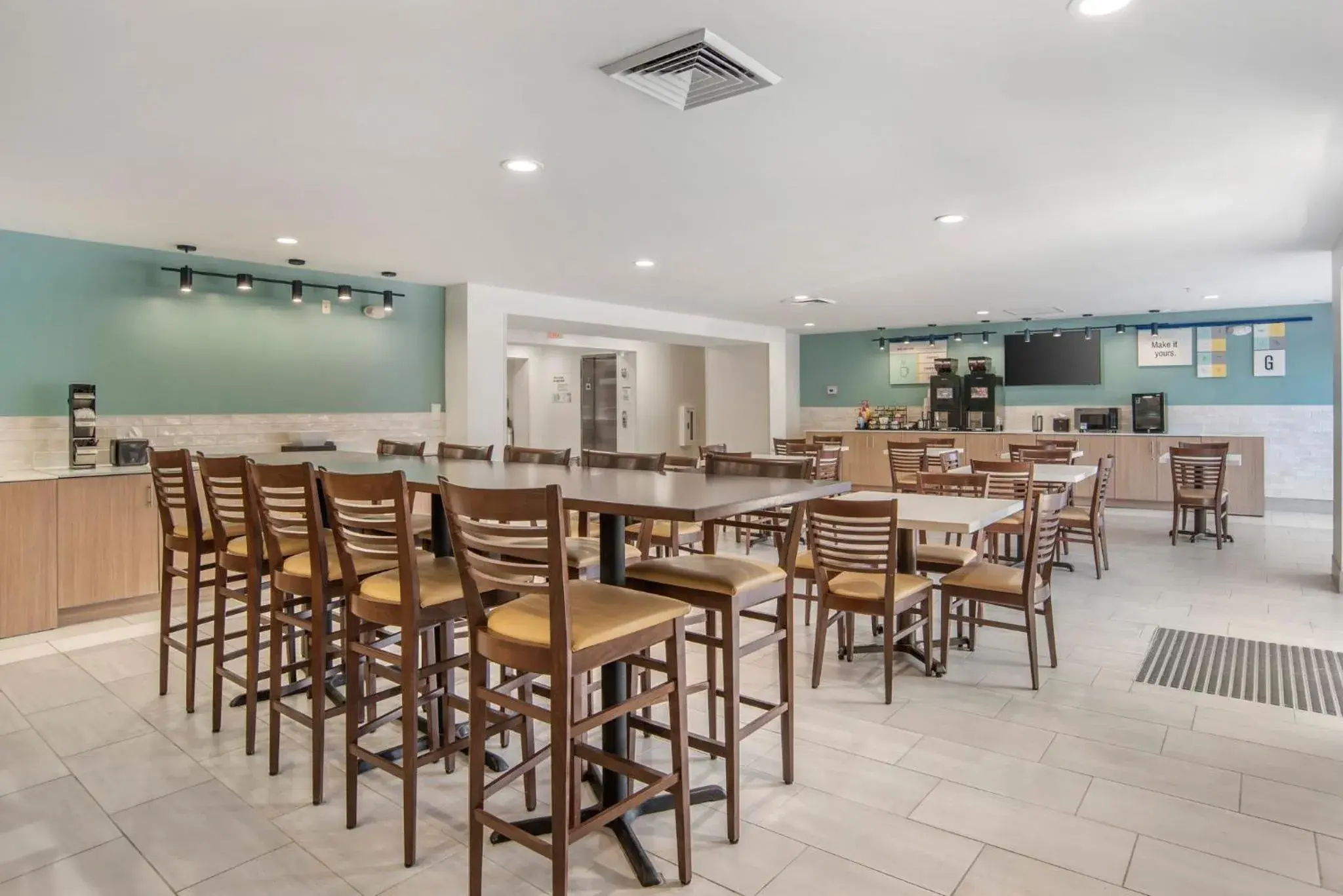 Breakfast in Garner Hotel Panama City Beach Northeast by IHG Breakfast in Garner Hotel Panama City Beach Northeast by IHG