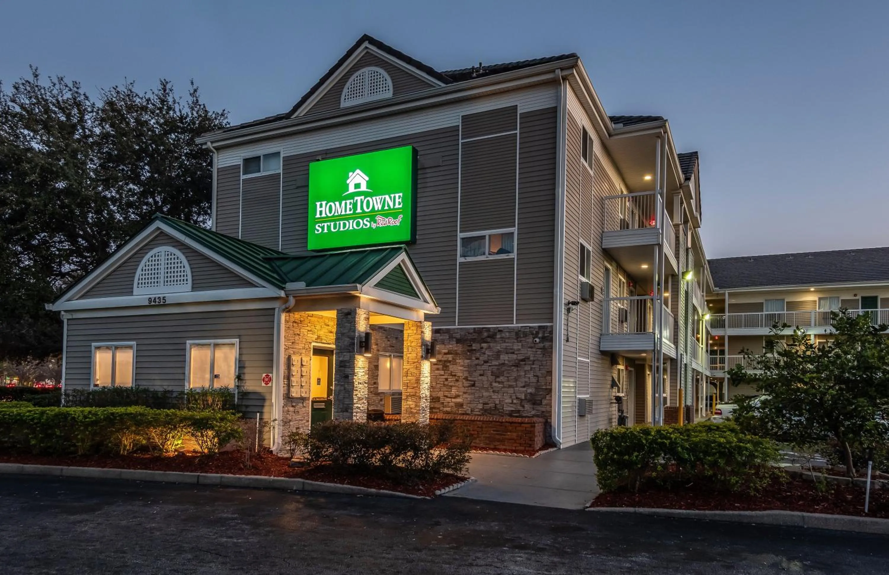 Property building in HomeTowne Studios by Red Roof Orlando South