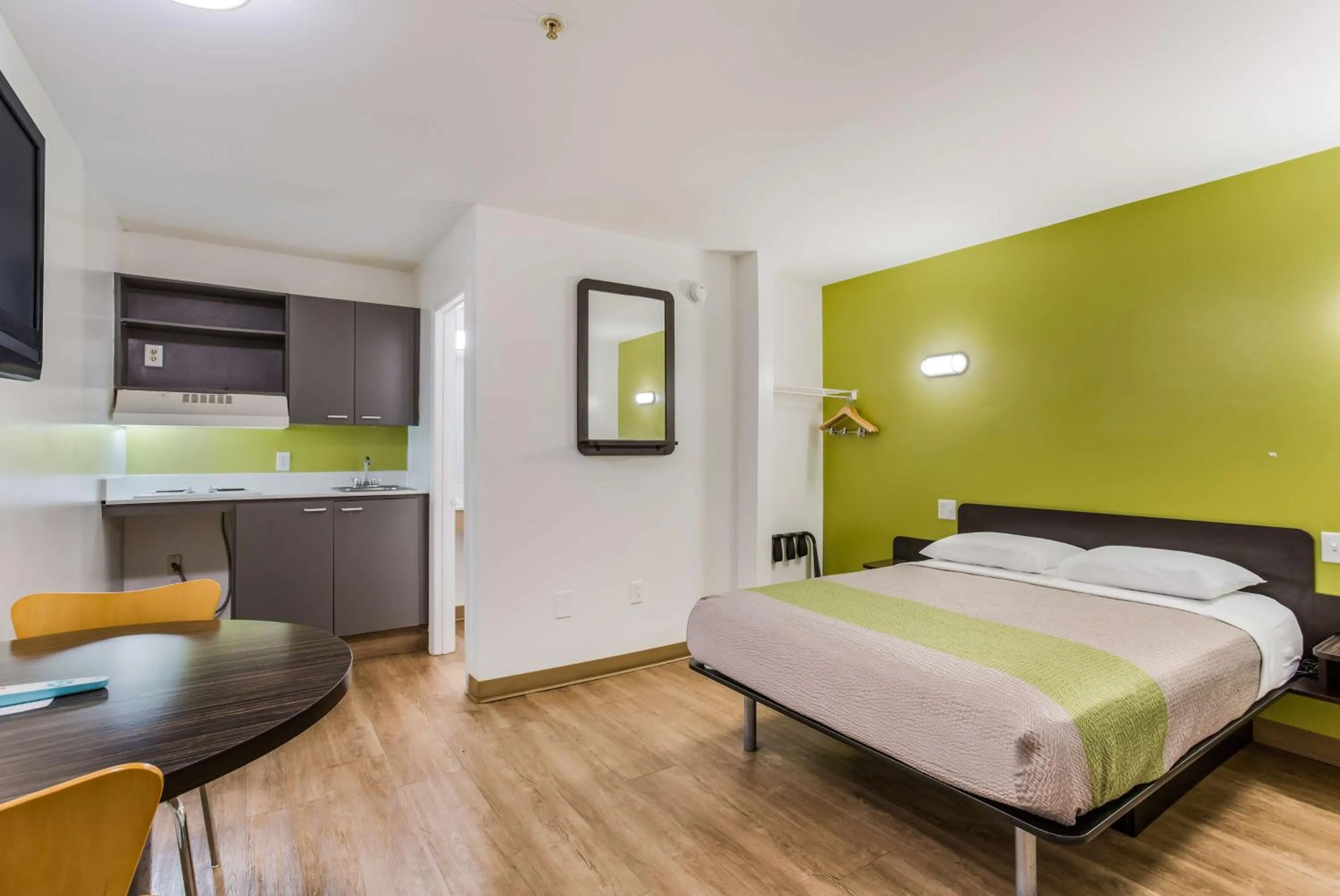 Photo of the whole room, Bed in Motel 6-Jacksonville, FL - South