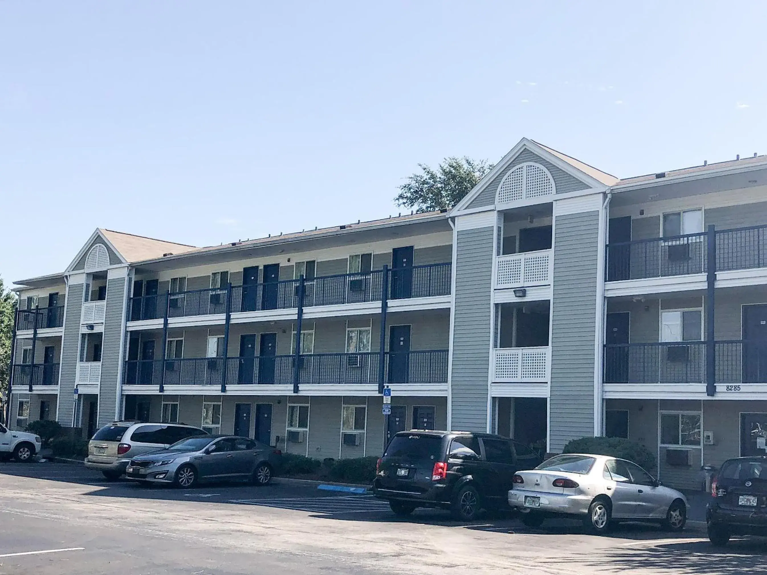 Facade/entrance in Motel 6-Jacksonville, FL - South Facade/entrance in Motel 6-Jacksonville, FL - South