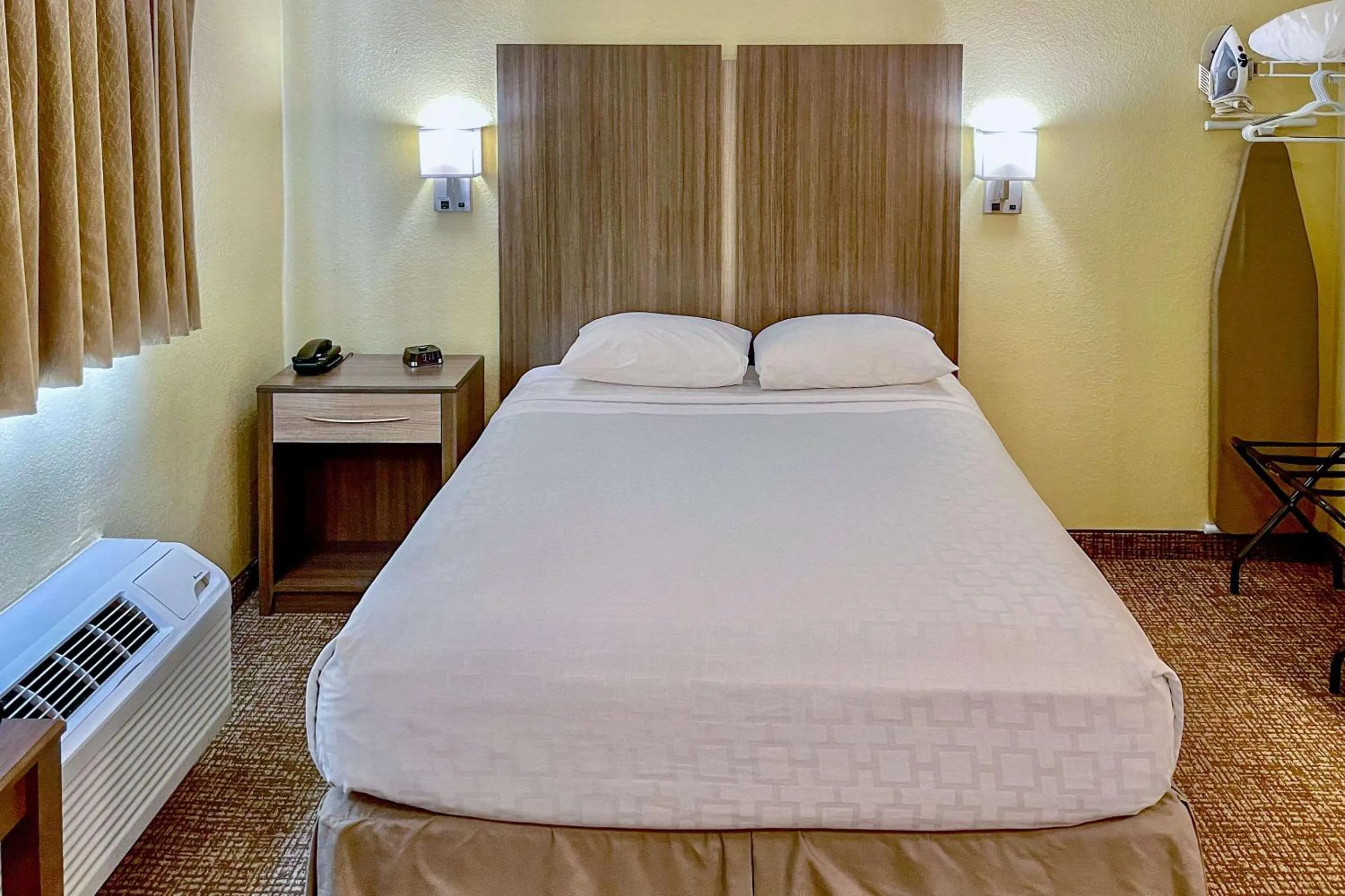 Bedroom, Bed in Suburban Studios Fort Myers Cape Coral