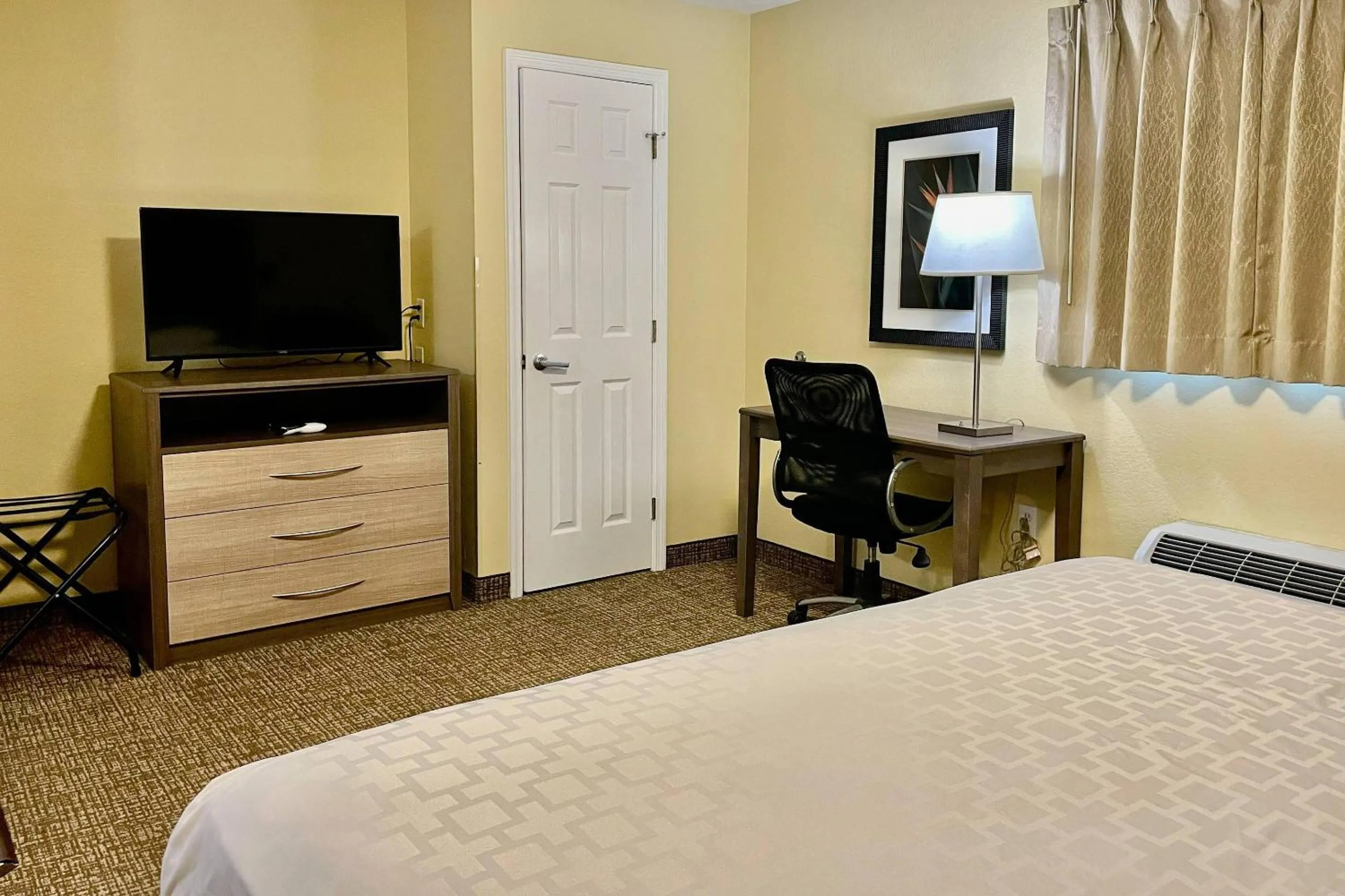 Bedroom, Bed in Suburban Studios Fort Myers Cape Coral