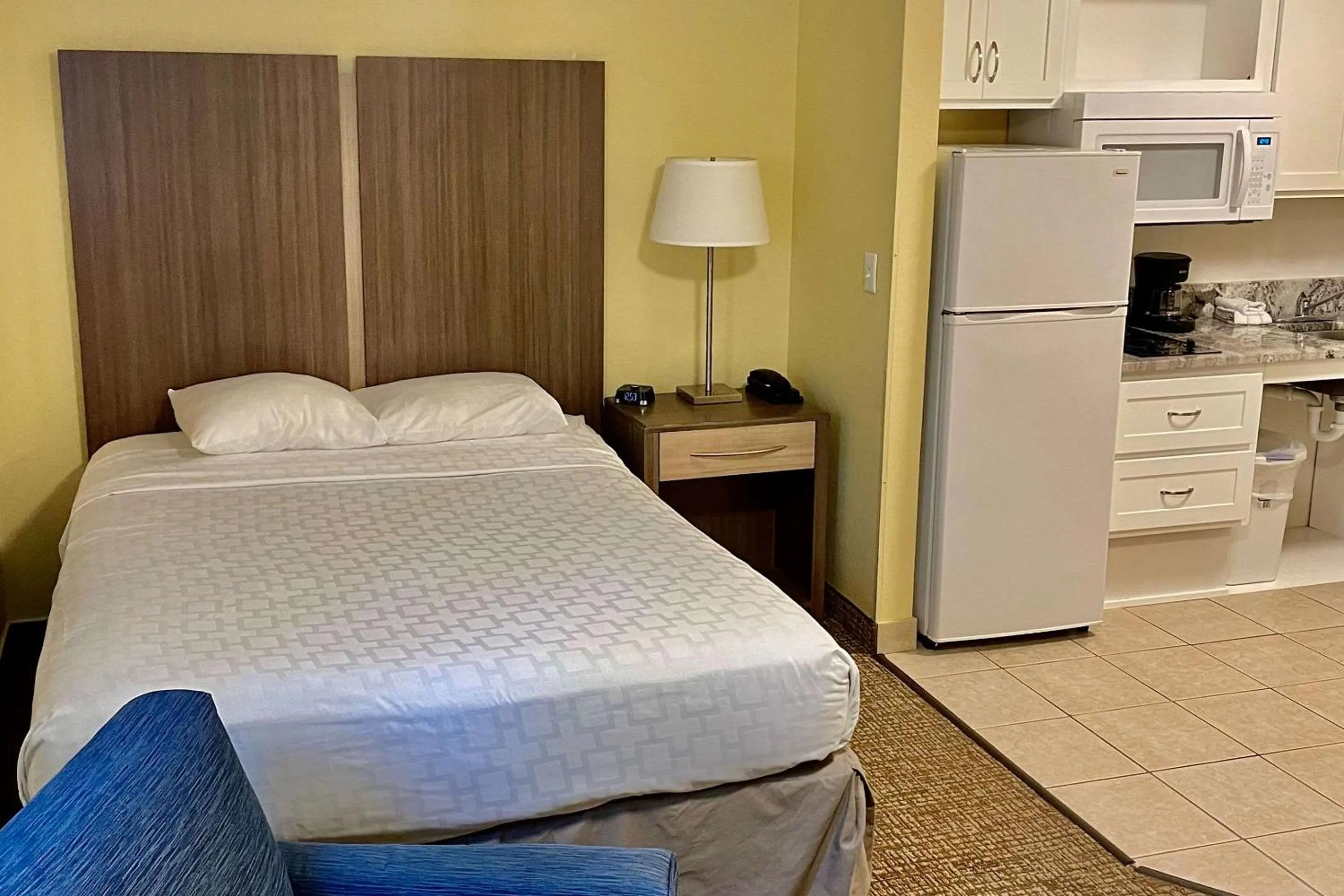 Bedroom, Bed in Suburban Studios Fort Myers Cape Coral