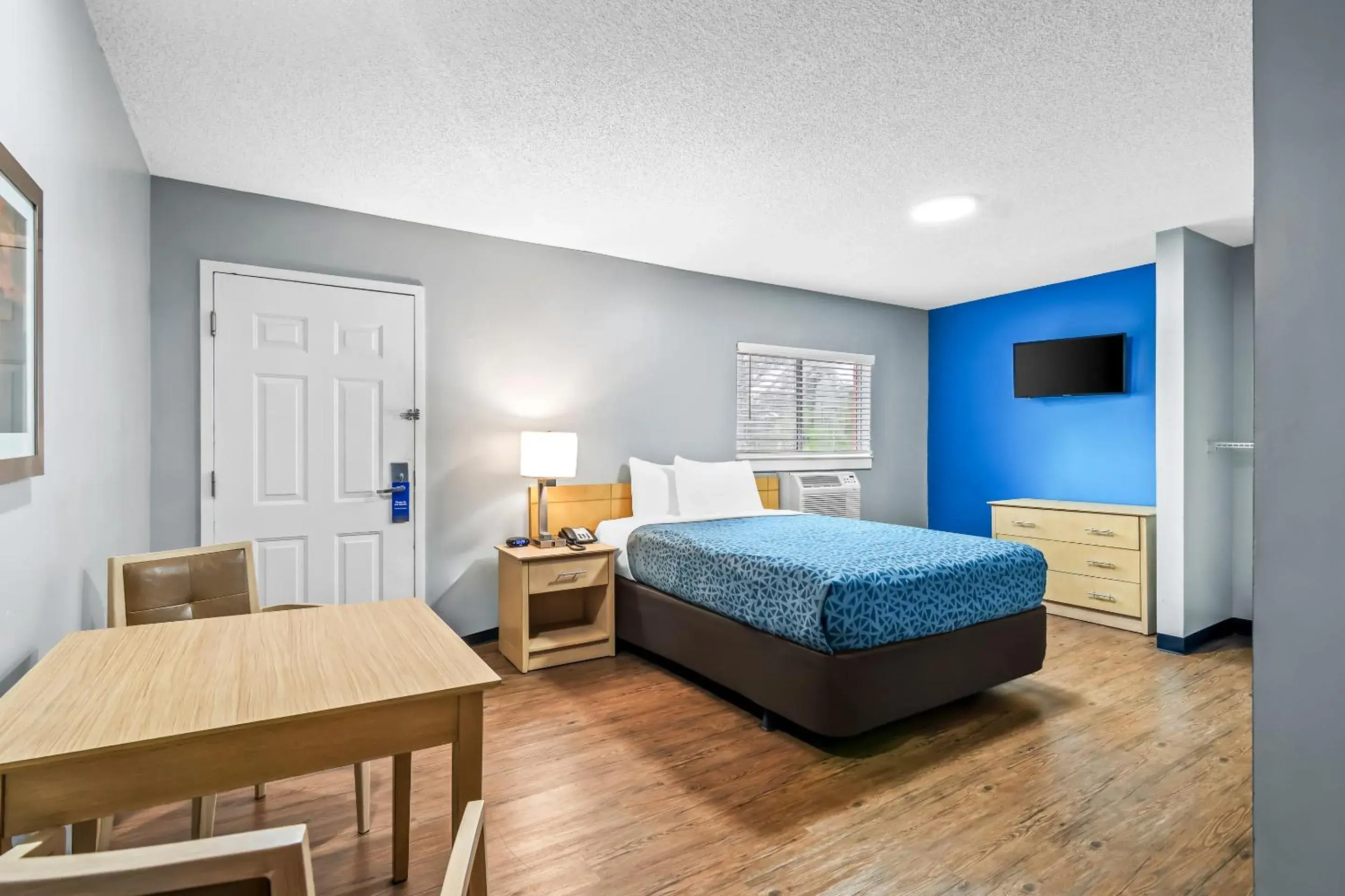 Efficiency Queen Room - Accessible/Non-Smoking in Suburban Studios Stuart near Federal Hwy 1 Efficiency Queen Room - Accessible/Non-Smoking in Suburban Studios Stuart near Federal Hwy 1