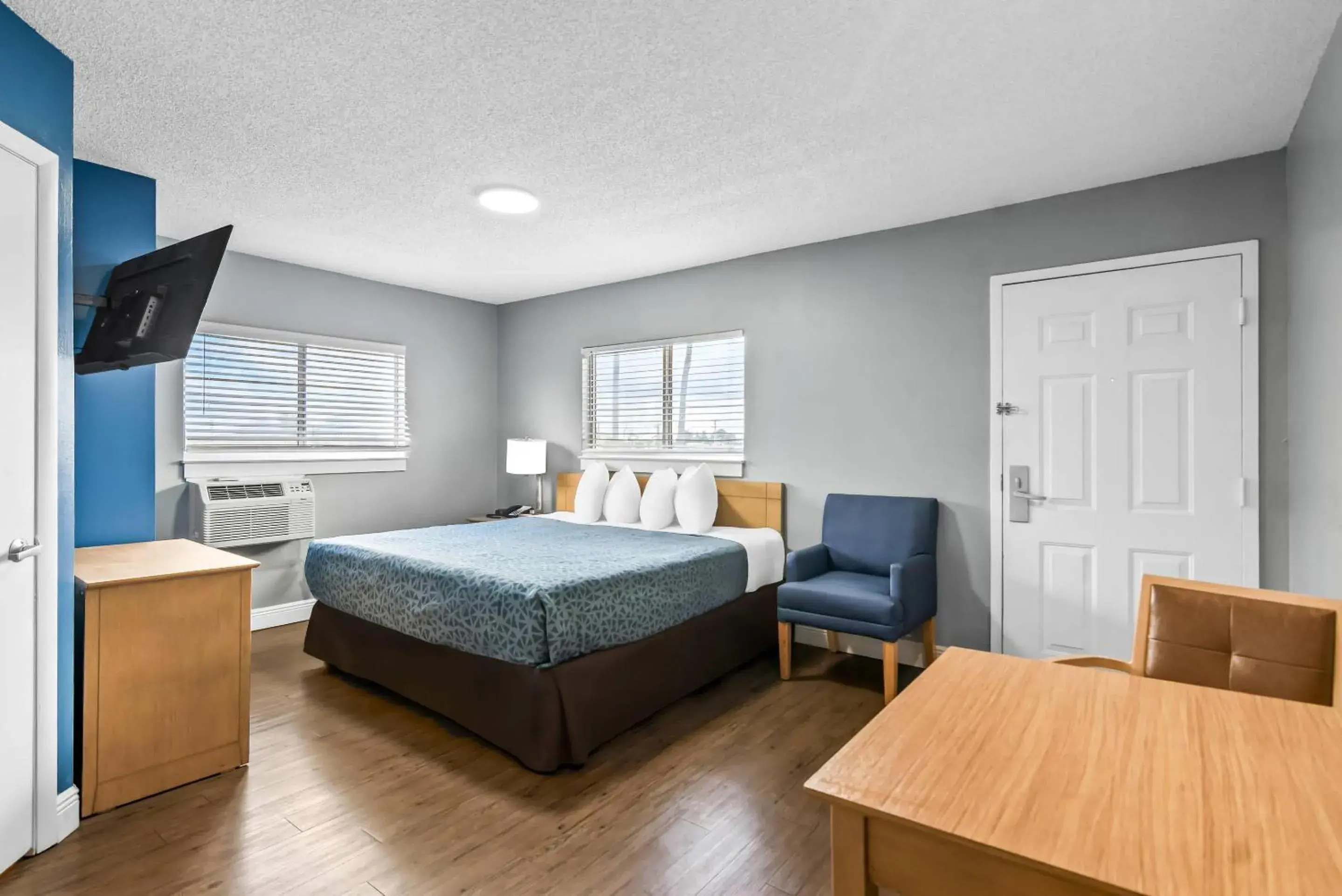 Bedroom, Bed in Suburban Studios Stuart near Federal Hwy 1 Bedroom, Bed in Suburban Studios Stuart near Federal Hwy 1