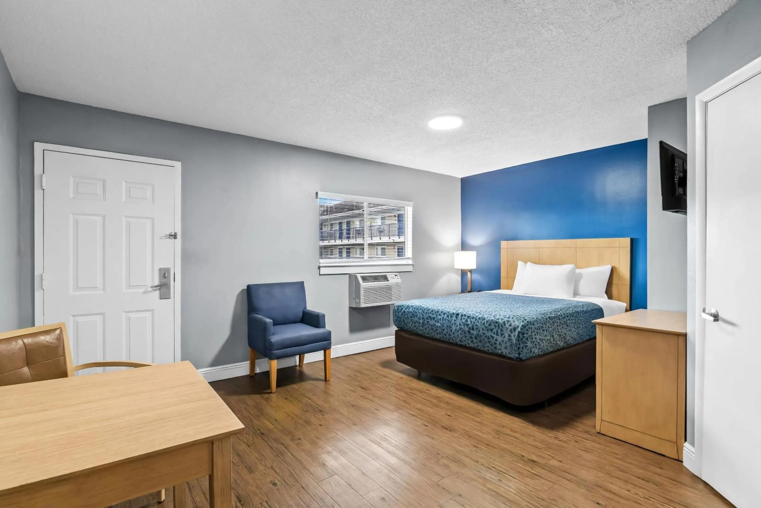 Bedroom, Bed in Suburban Studios Stuart near Federal Hwy 1