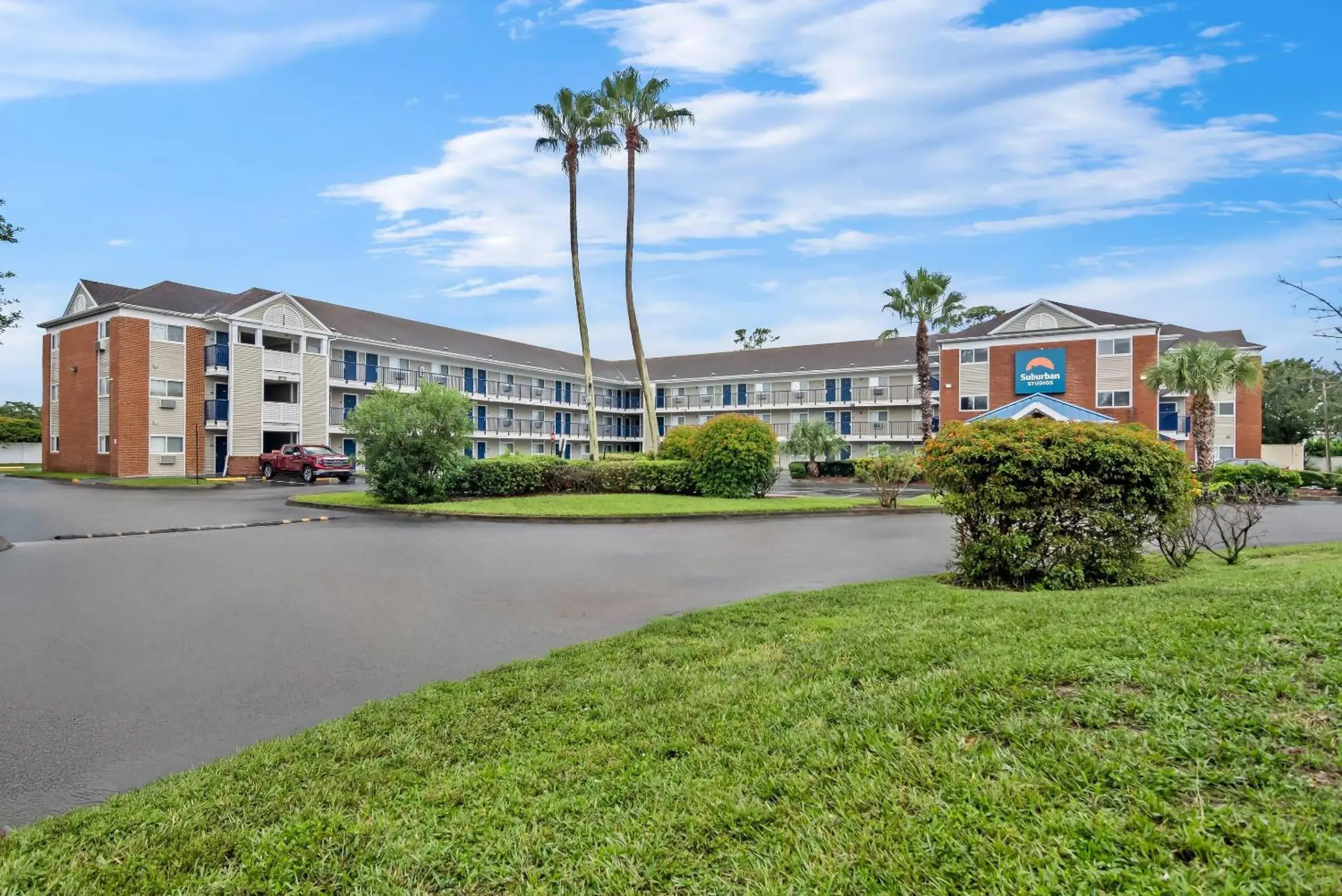 Property building in Suburban Studios Stuart near Federal Hwy 1 Property building in Suburban Studios Stuart near Federal Hwy 1