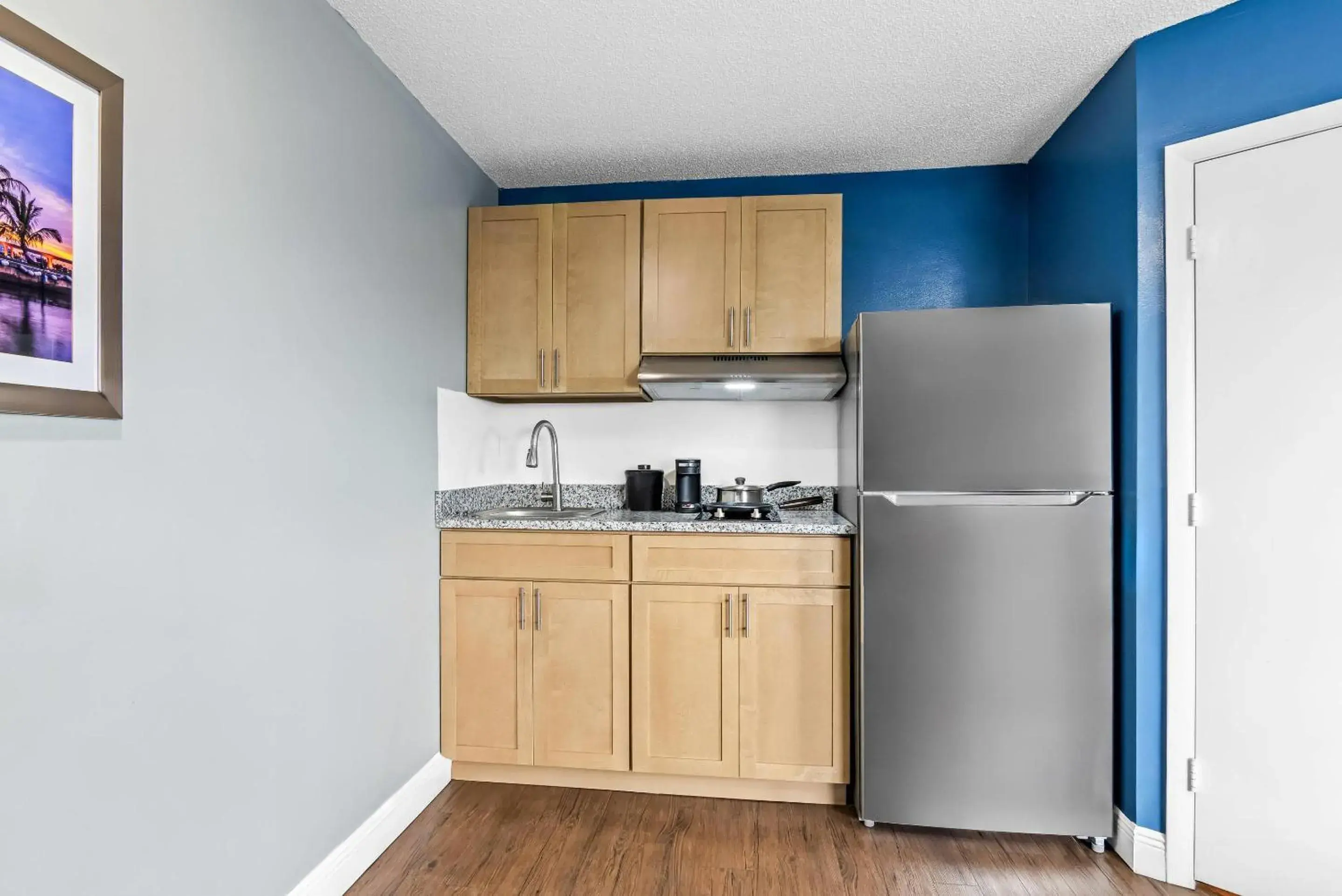 Bedroom in Suburban Studios Stuart near Federal Hwy 1 Bedroom in Suburban Studios Stuart near Federal Hwy 1