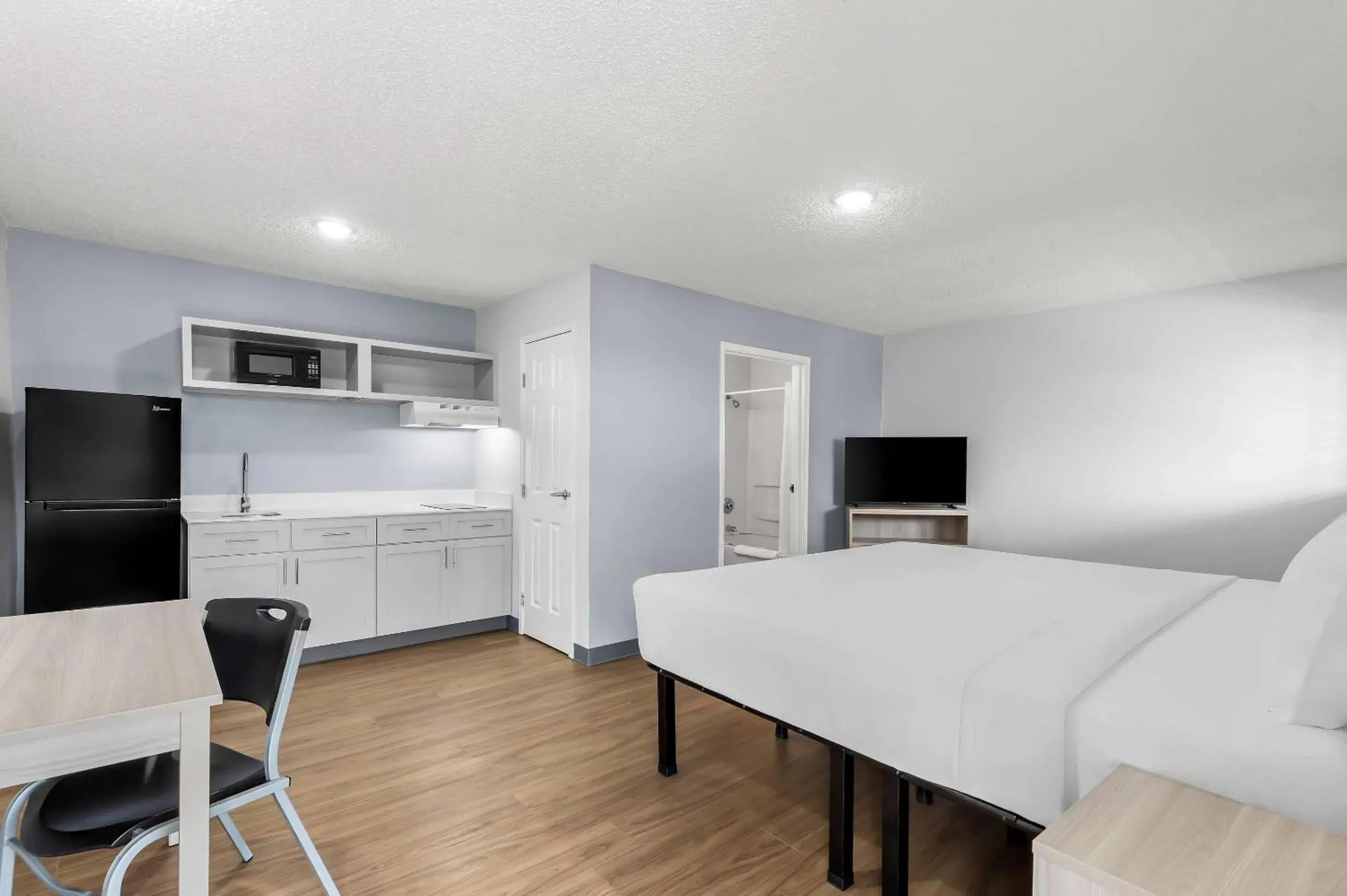 Bedroom in Suburban Studios Lakeland North I-4 Bedroom in Suburban Studios Lakeland North I-4