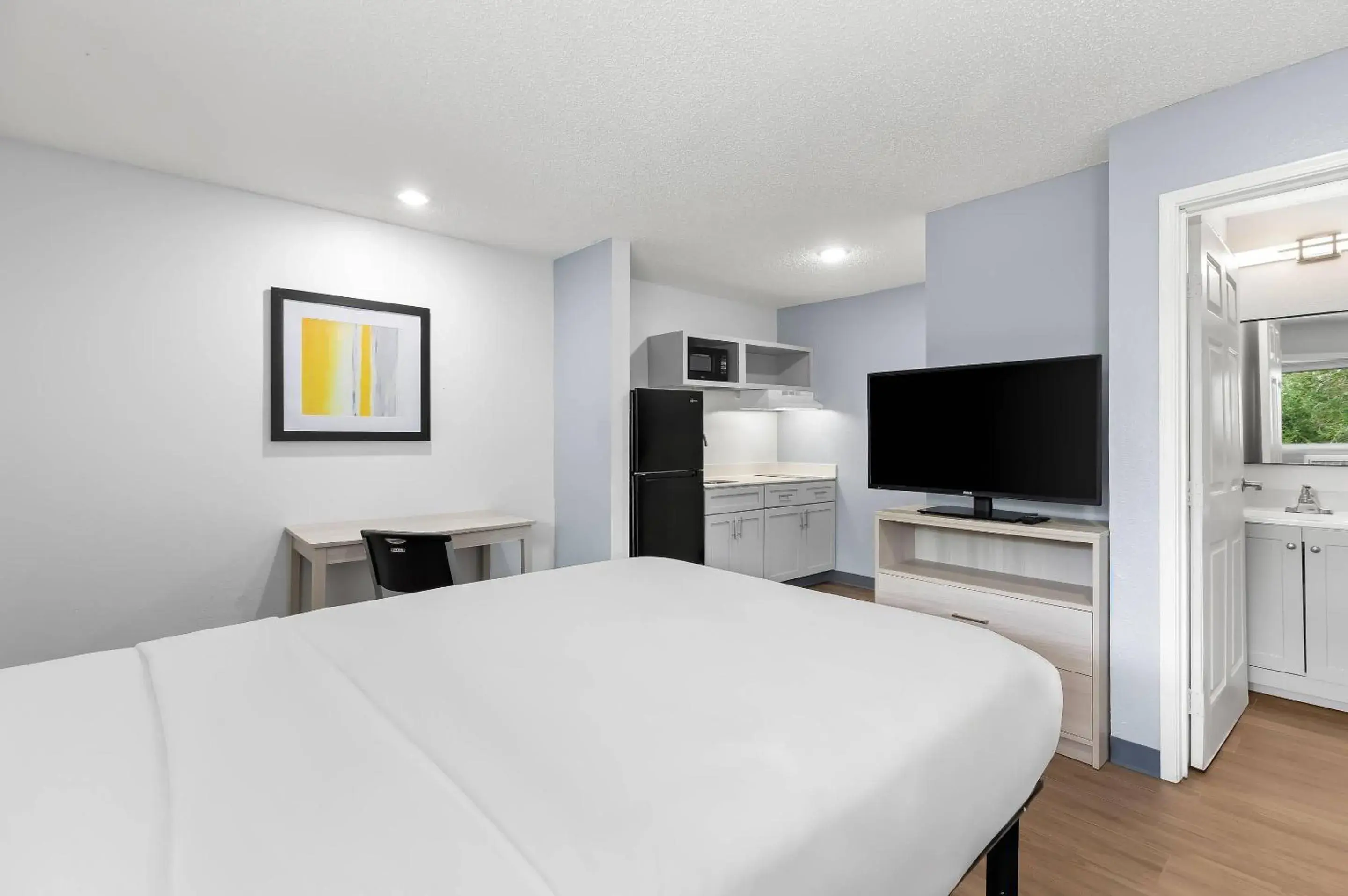 Bedroom in Suburban Studios Lakeland North I-4 Bedroom in Suburban Studios Lakeland North I-4