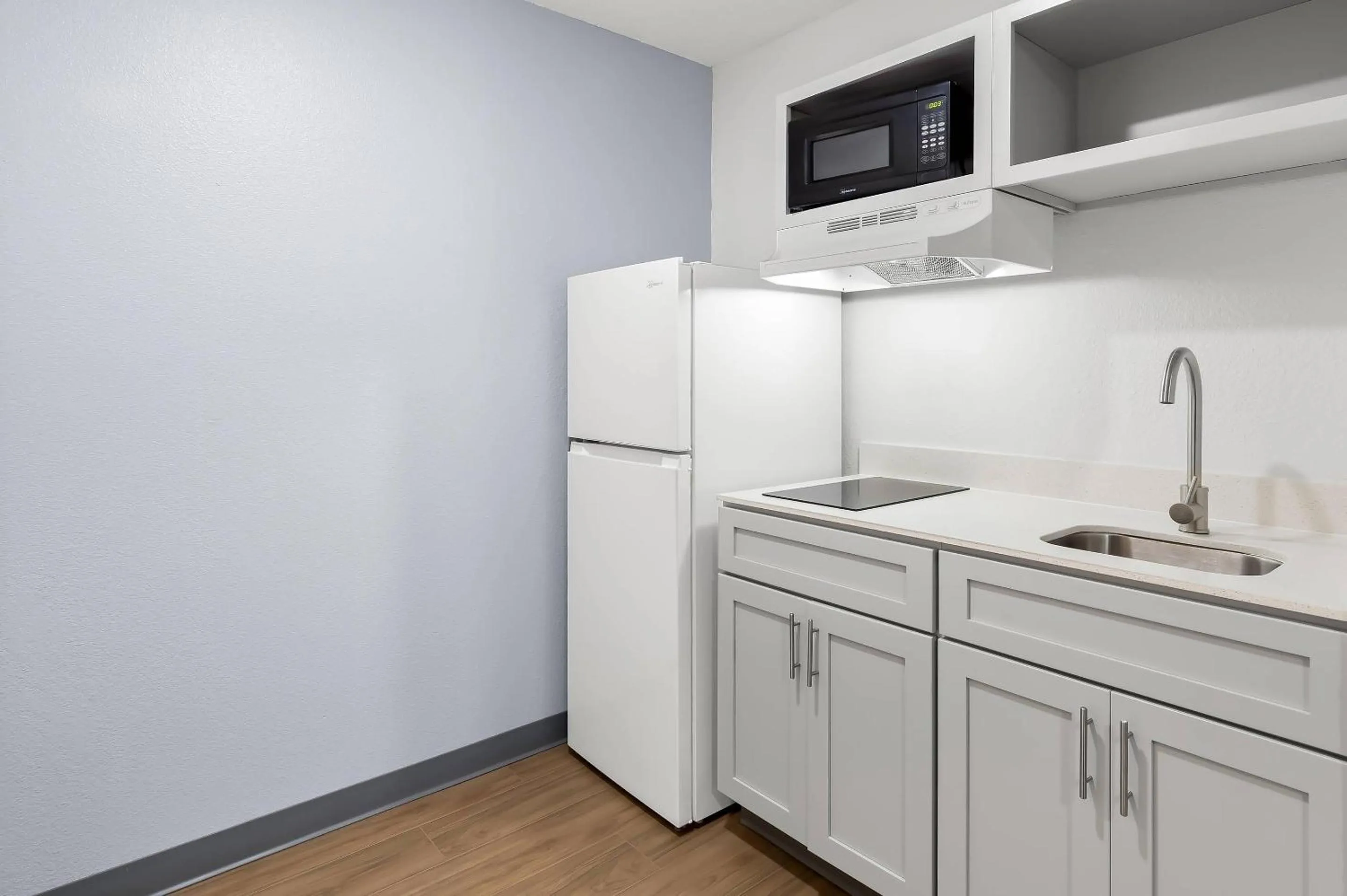 Bedroom in Suburban Studios Lakeland North I-4