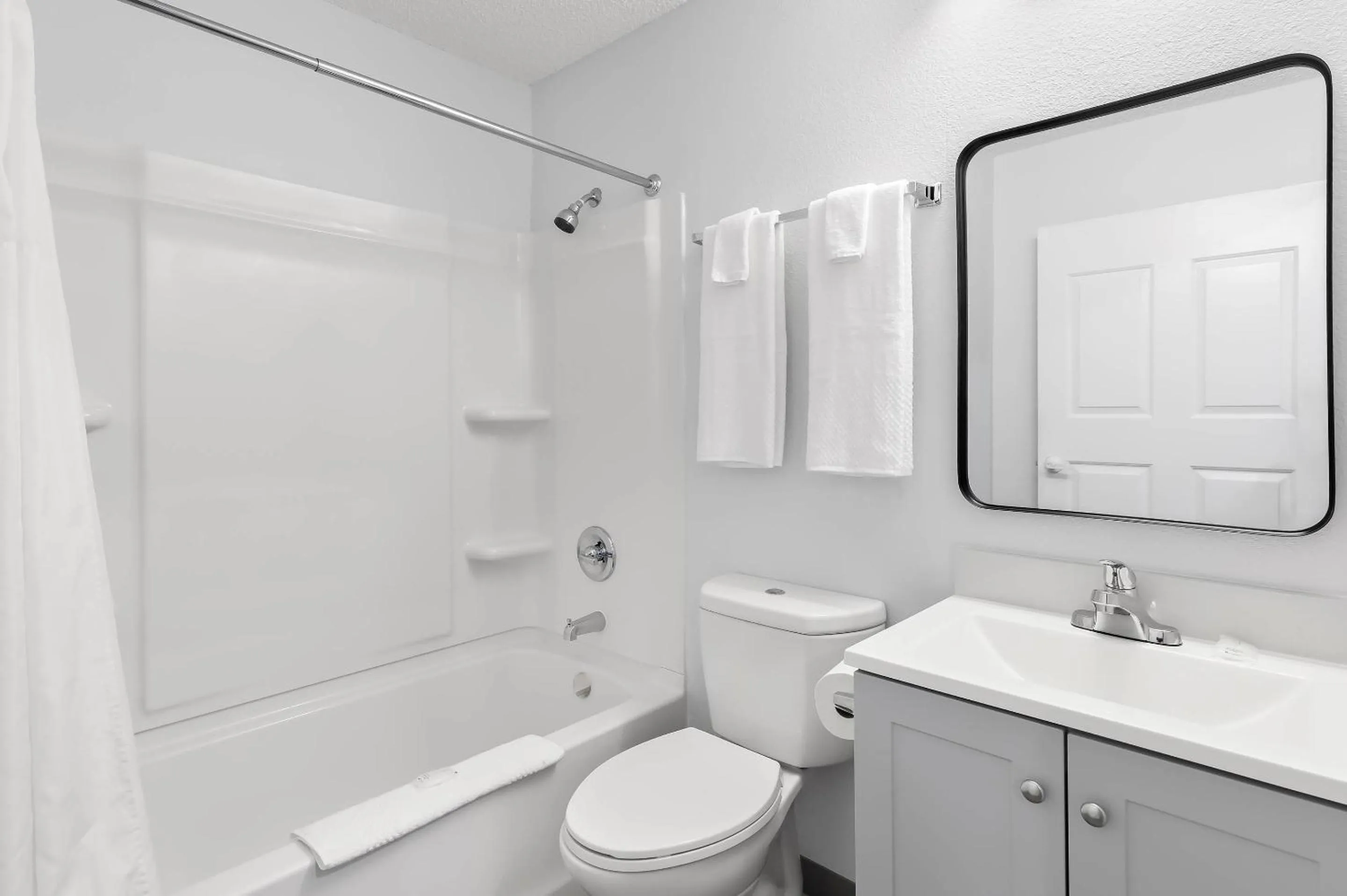 Bedroom in Suburban Studios Lakeland North I-4