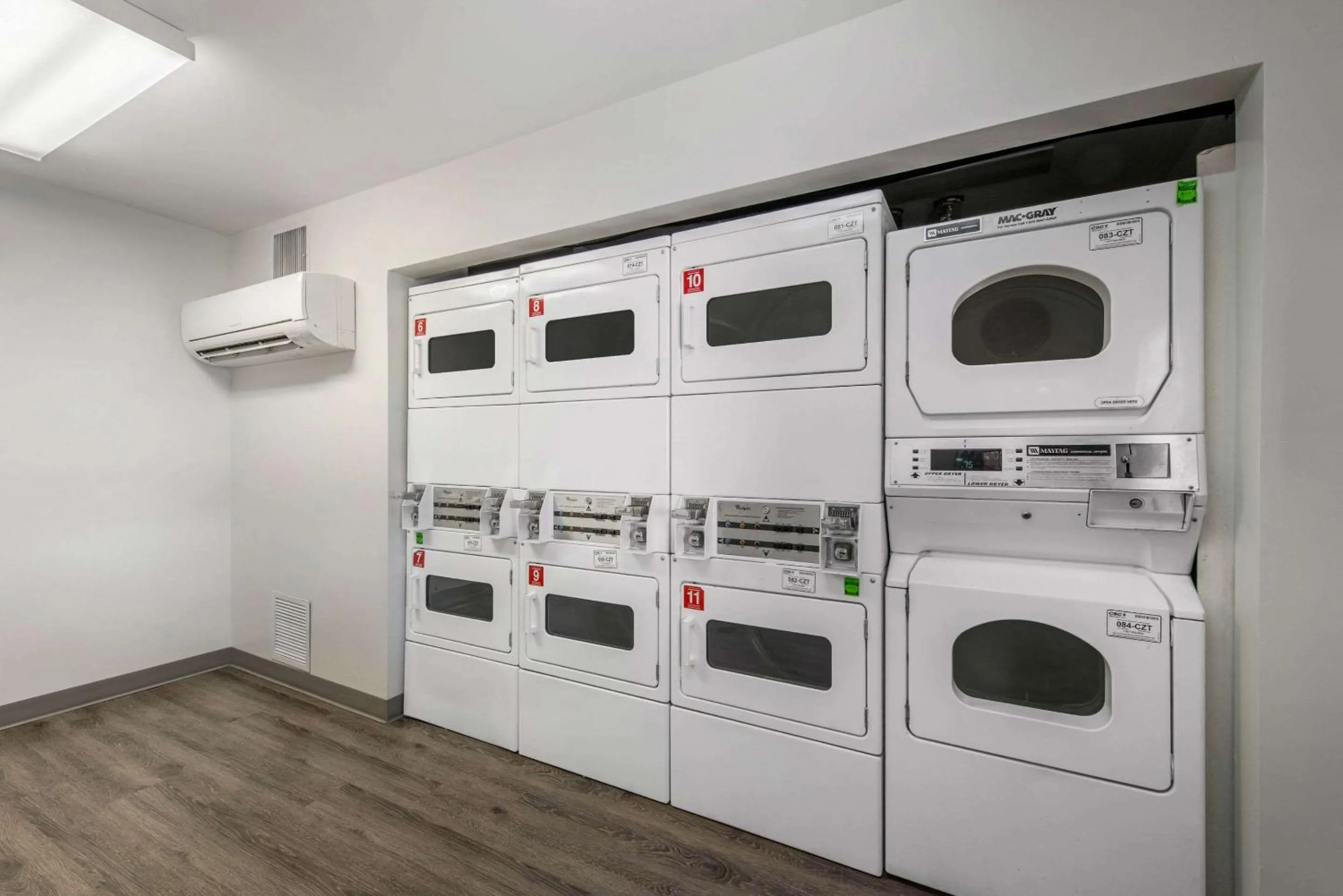 Other in Suburban Studios Lakeland North I-4