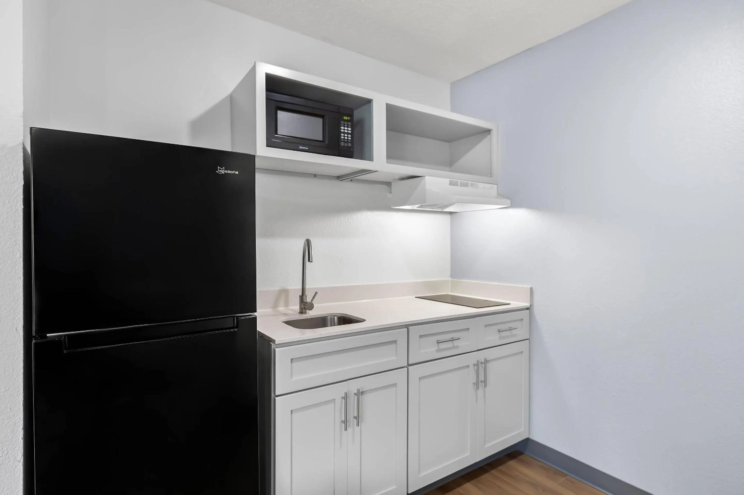 Bedroom in Suburban Studios Lakeland North I-4