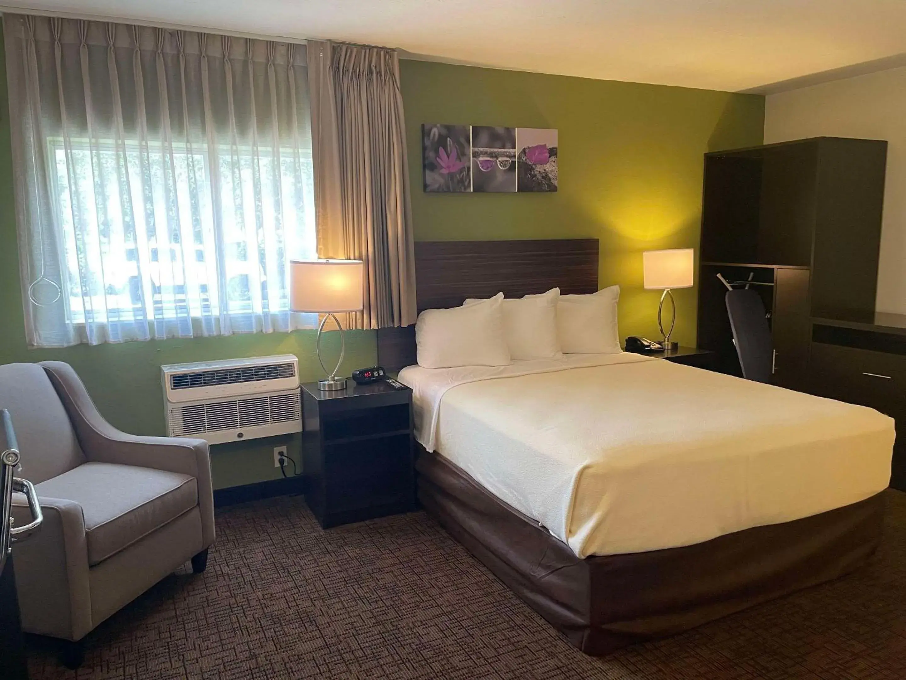 Bedroom, Bed in Suburban Studios Melbourne Airport Bedroom, Bed in Suburban Studios Melbourne Airport