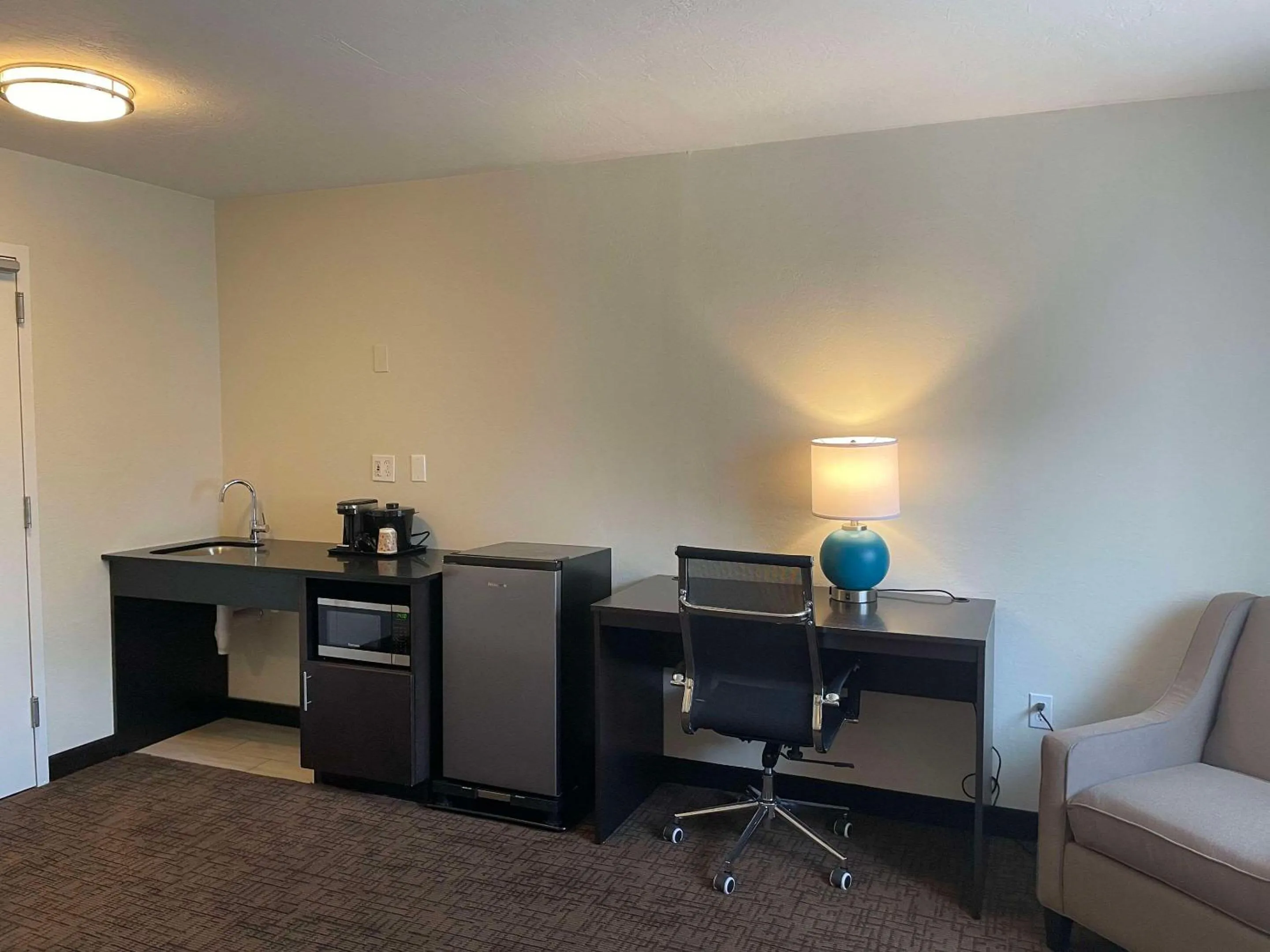 Bedroom in Suburban Studios Melbourne Airport