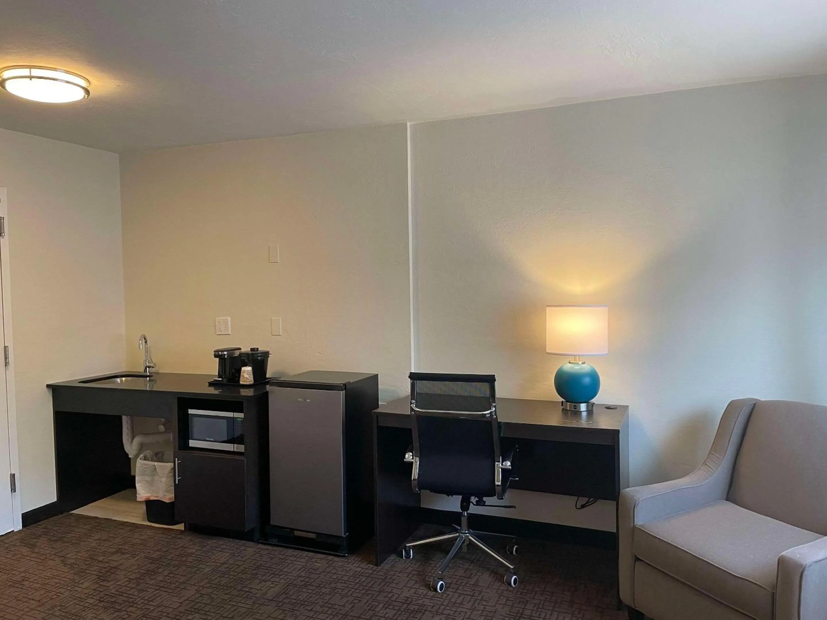 Bedroom in Suburban Studios Melbourne Airport