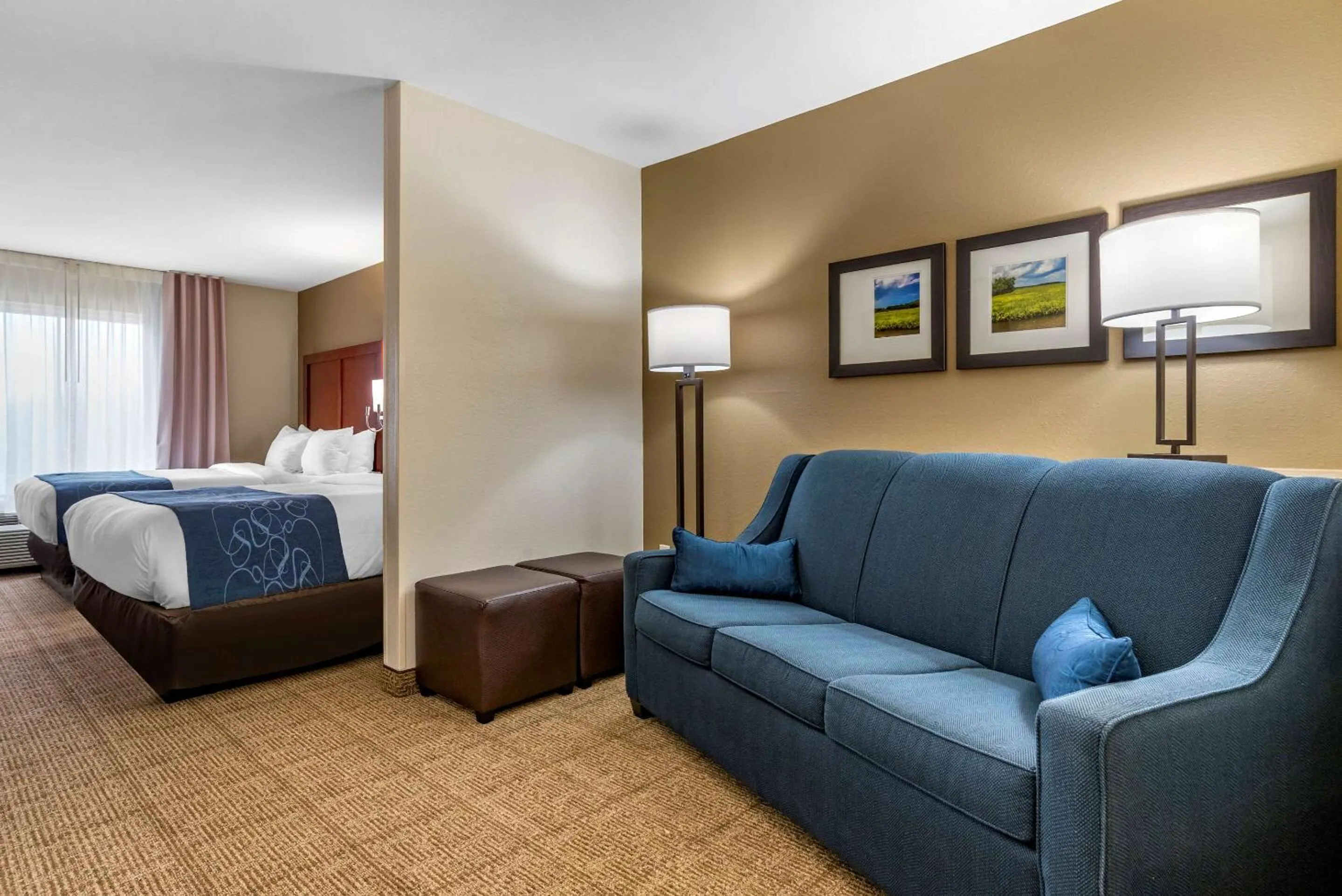 Photo of the whole room, Bed in Comfort Suites Niceville Near Eglin Air Force Base