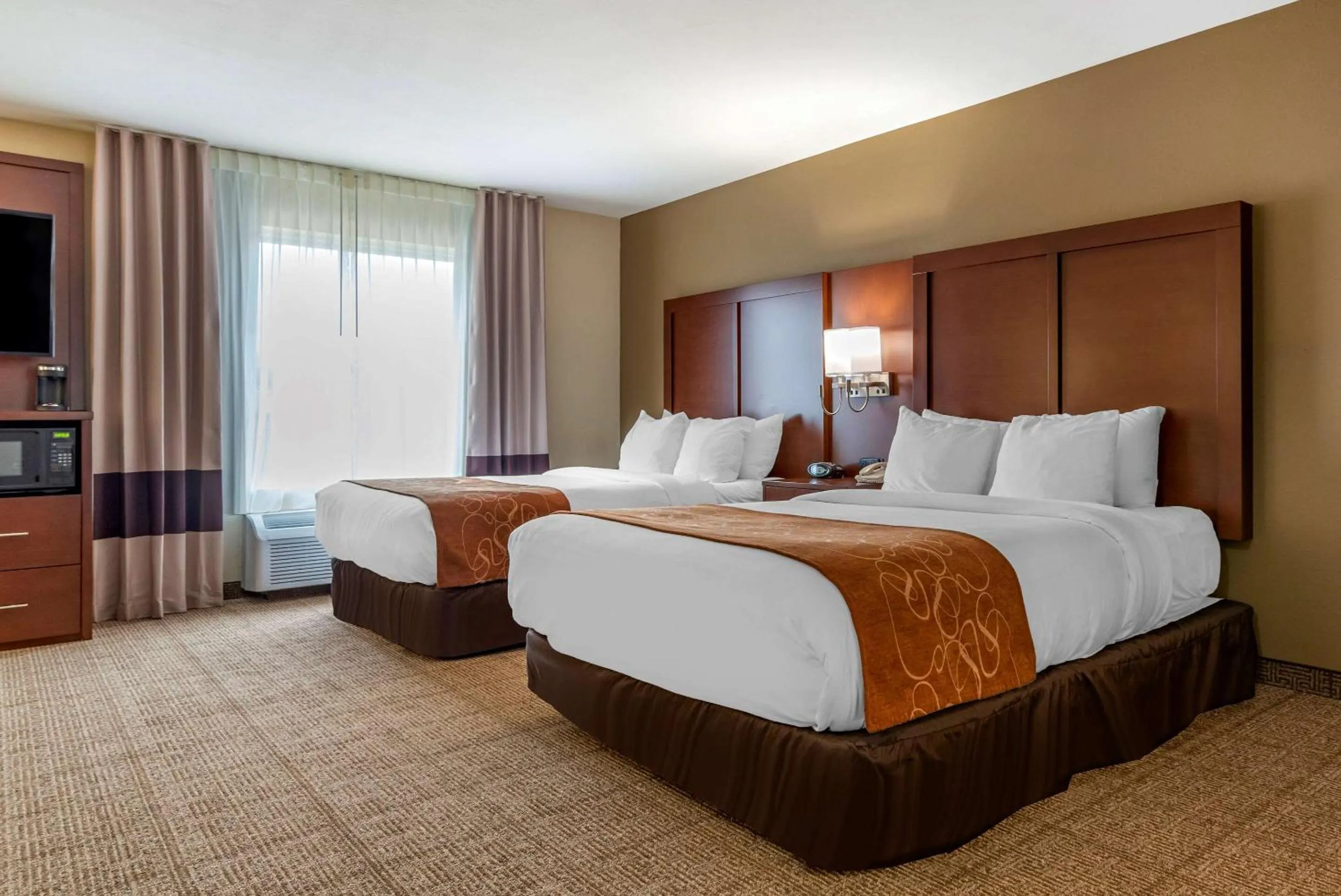 Photo of the whole room, Bed in Comfort Suites Niceville Near Eglin Air Force Base