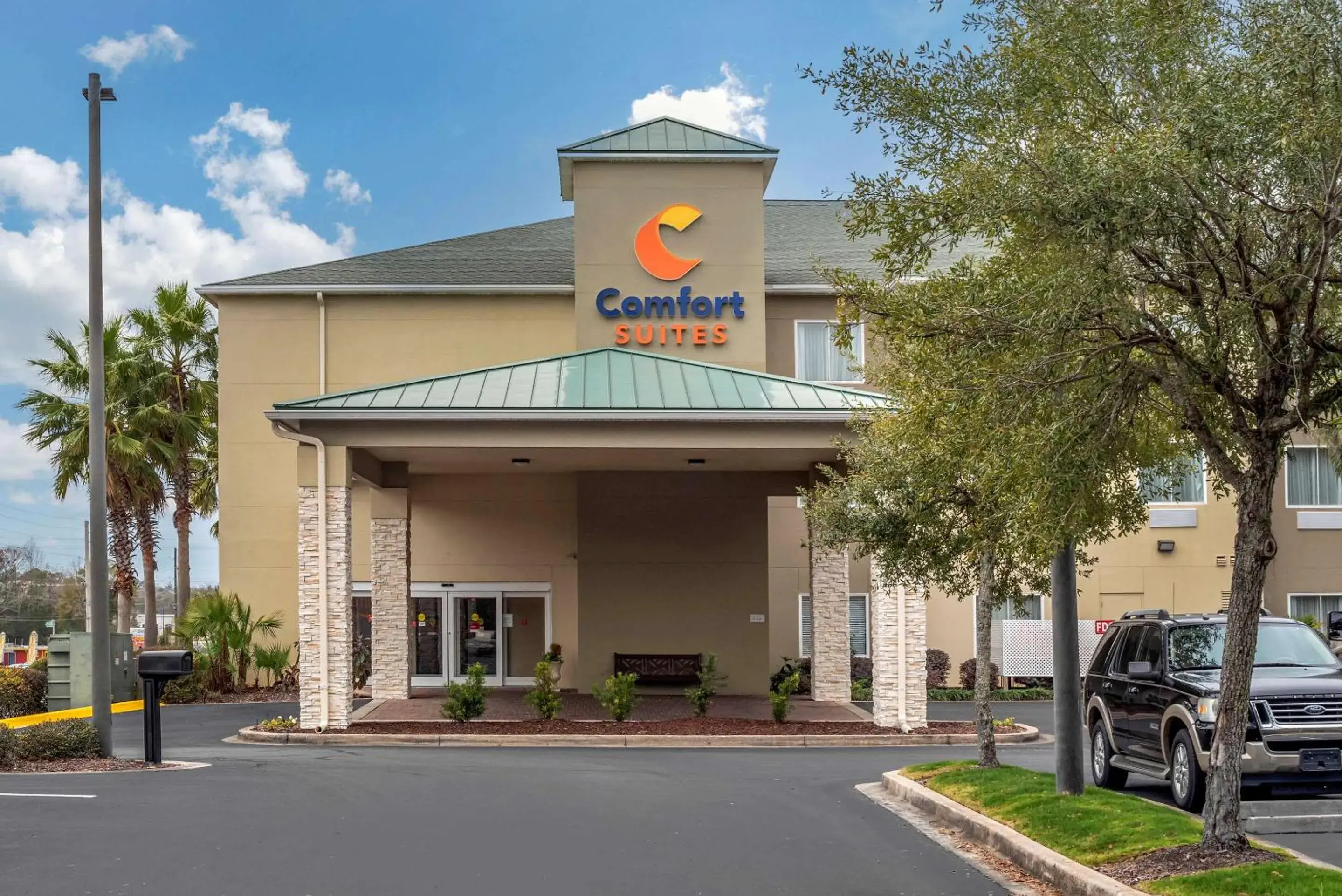 Property building in Comfort Suites Niceville Near Eglin Air Force Base Property building in Comfort Suites Niceville Near Eglin Air Force Base