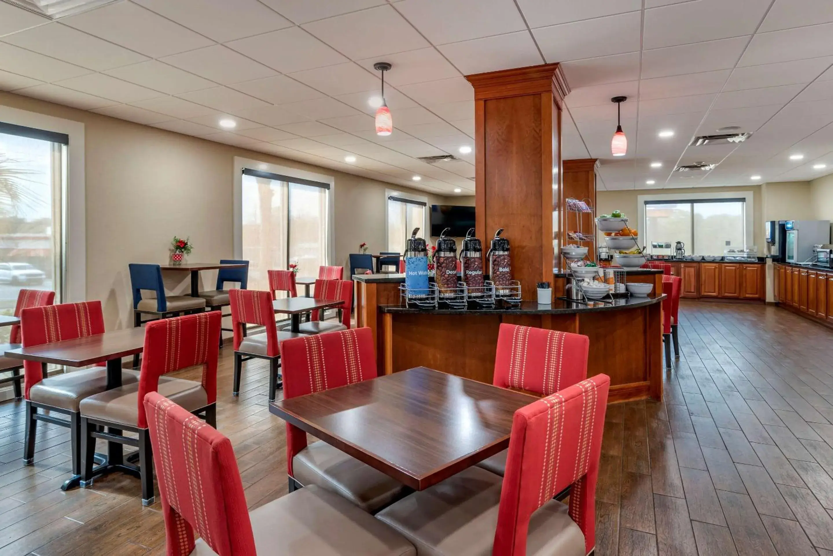 Restaurant/places to eat in Comfort Suites Niceville Near Eglin Air Force Base Restaurant/places to eat in Comfort Suites Niceville Near Eglin Air Force Base