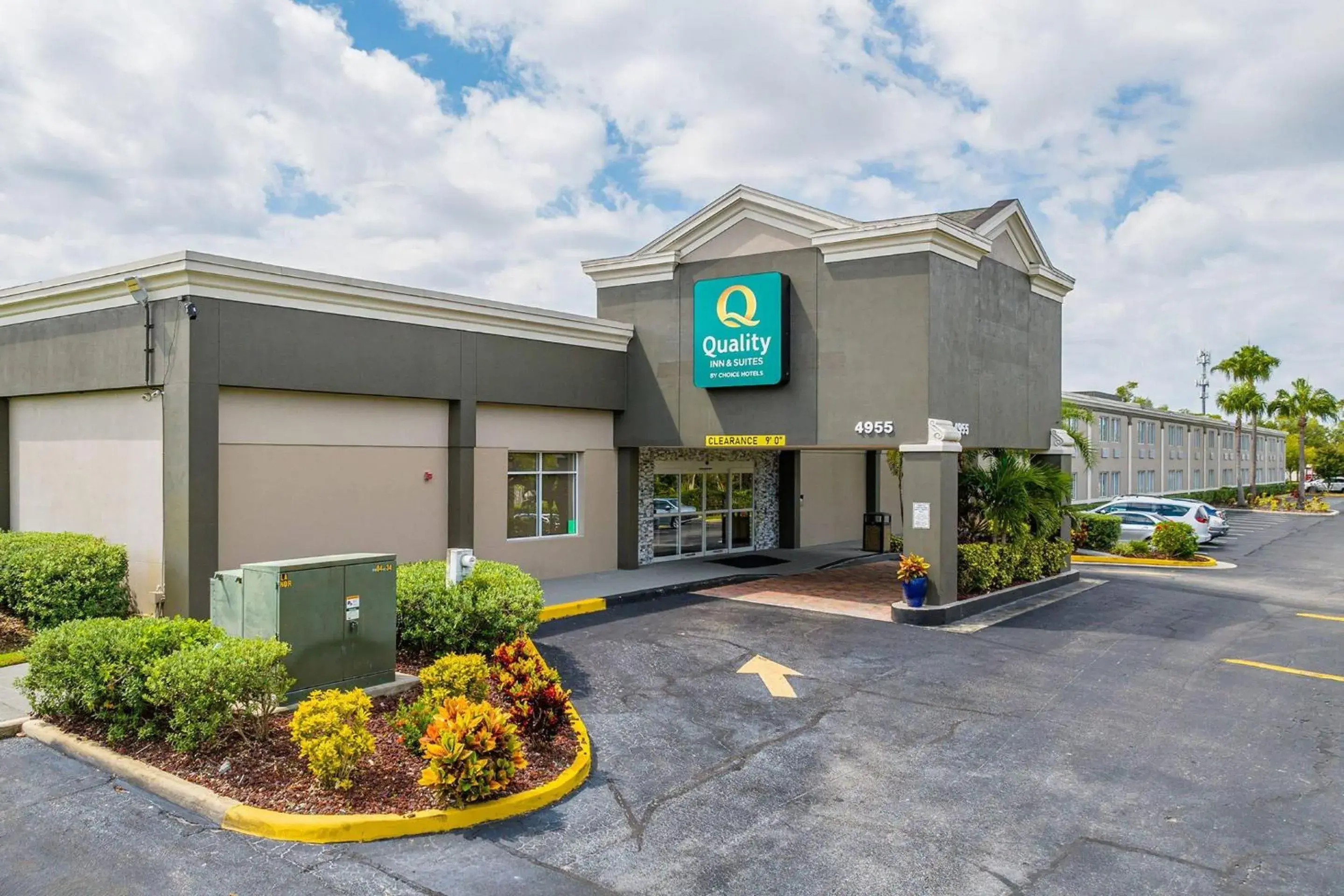 Property building in Quality Inn & Suites Tampa-Ybor City Property building in Quality Inn & Suites Tampa-Ybor City
