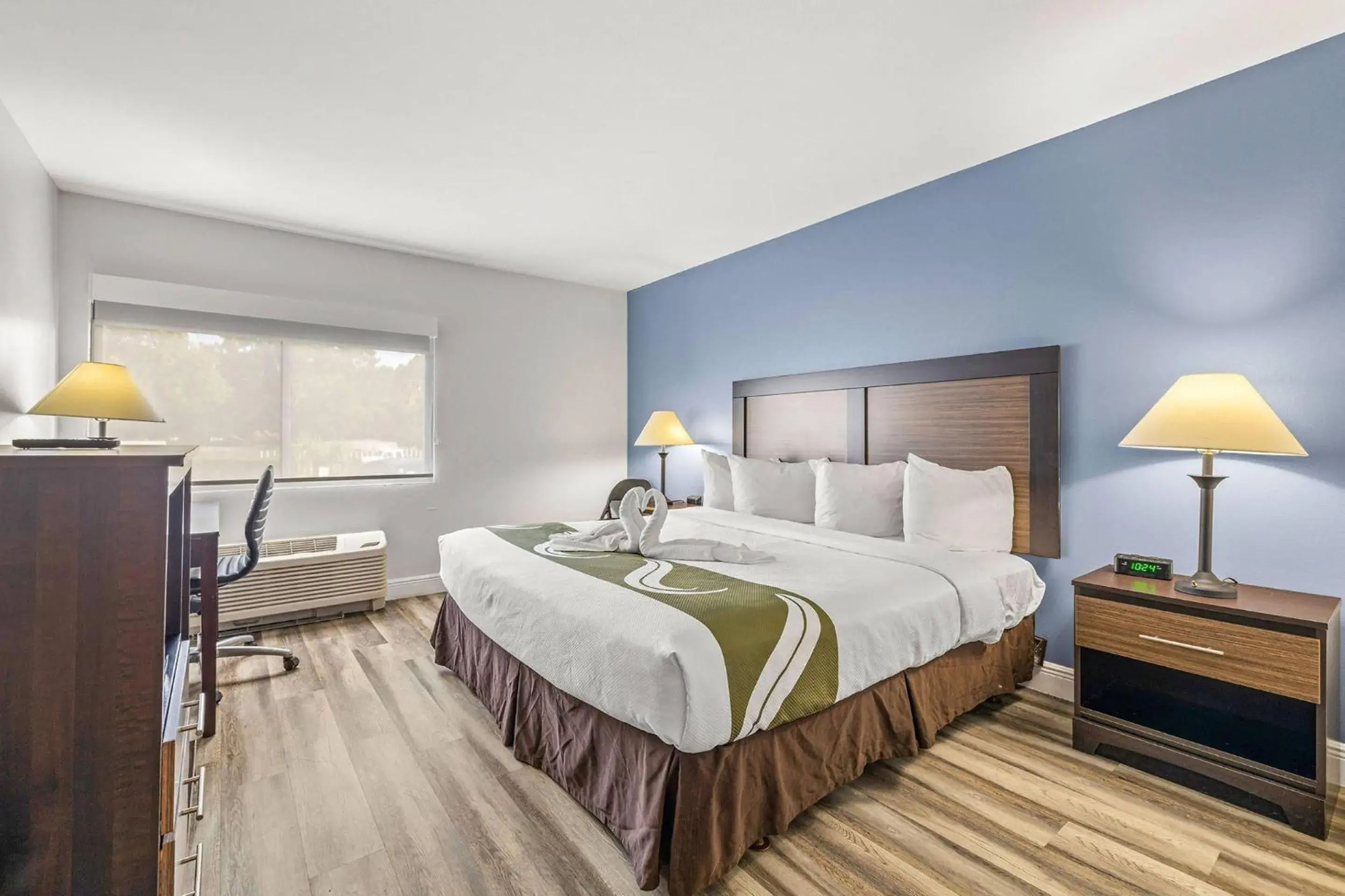 Bedroom, Bed in Quality Inn & Suites Tampa-Ybor City Bedroom, Bed in Quality Inn & Suites Tampa-Ybor City