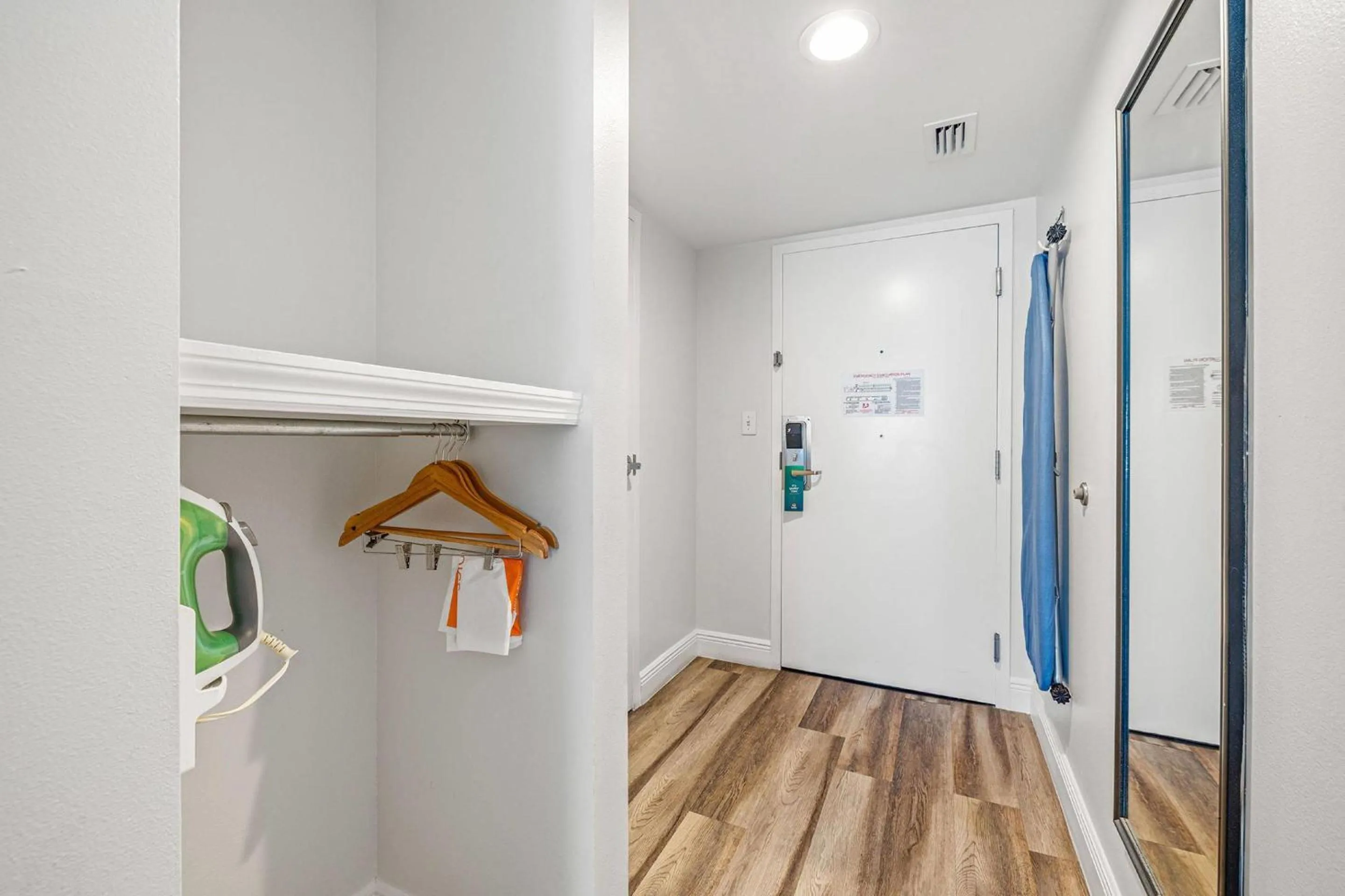 Bedroom in Quality Inn & Suites Tampa near Fairgrounds and Casino