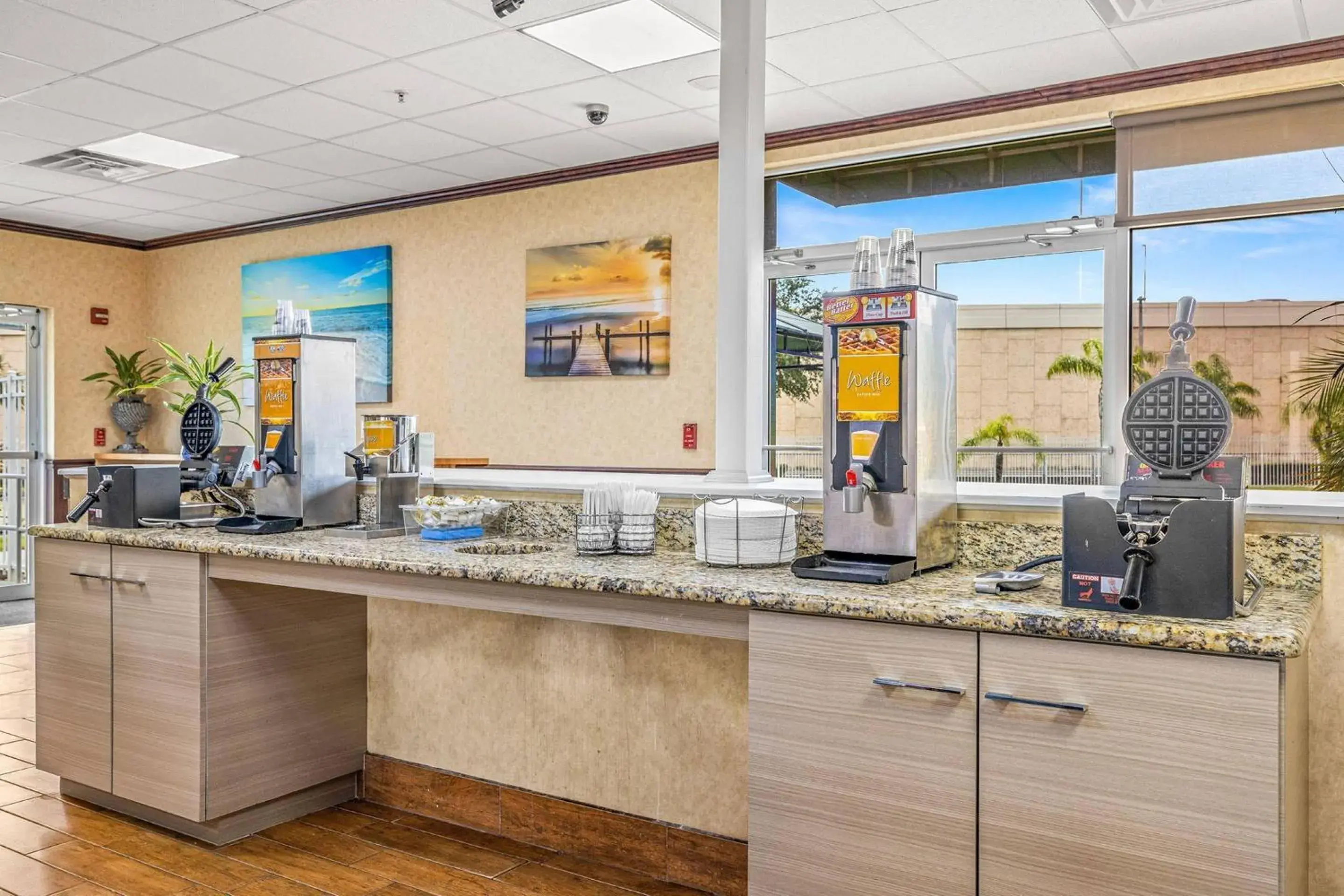 Breakfast in Quality Inn & Suites Tampa-Ybor City Breakfast in Quality Inn & Suites Tampa-Ybor City