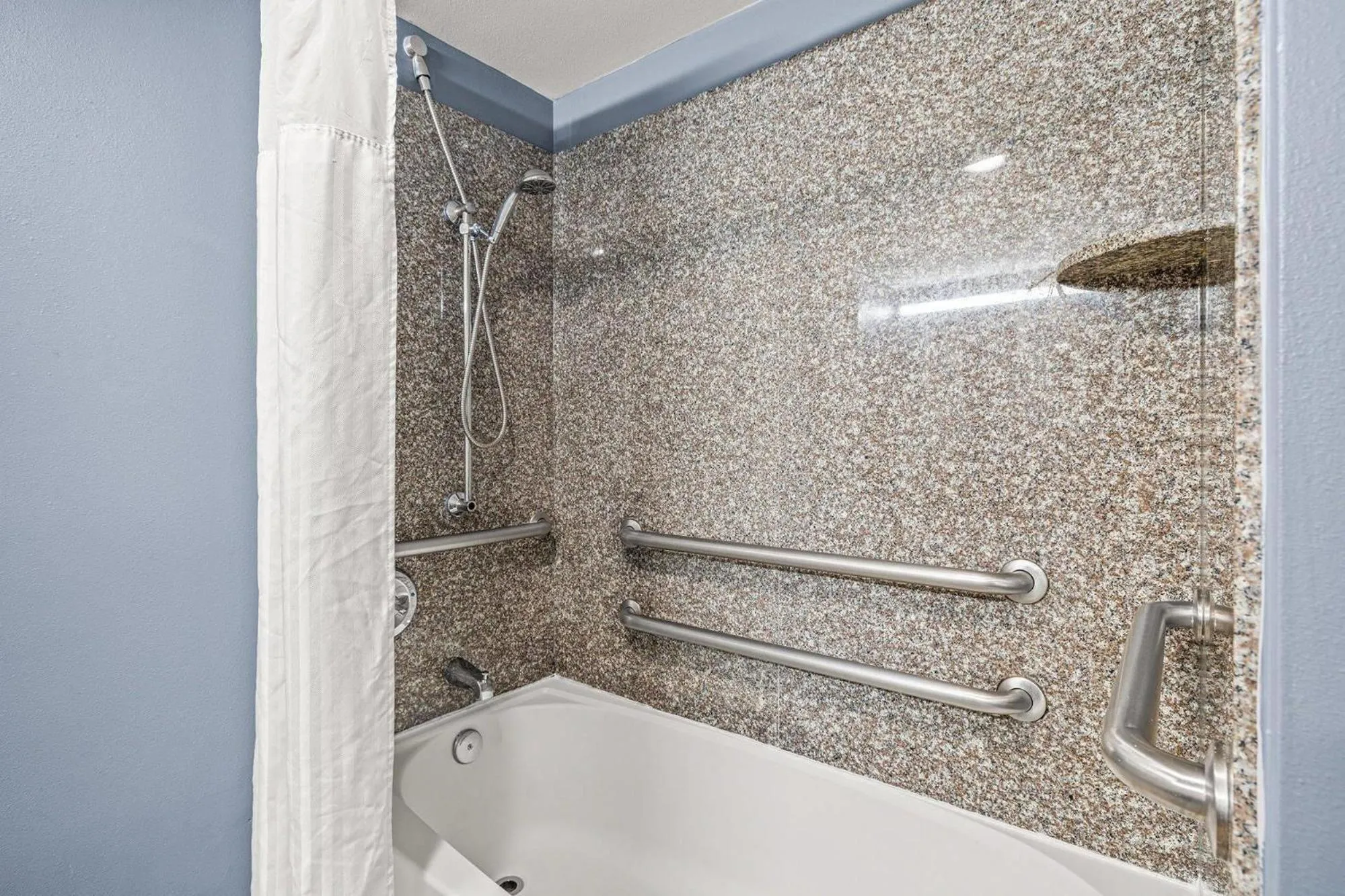 Bedroom in Quality Inn & Suites Tampa near Fairgrounds and Casino