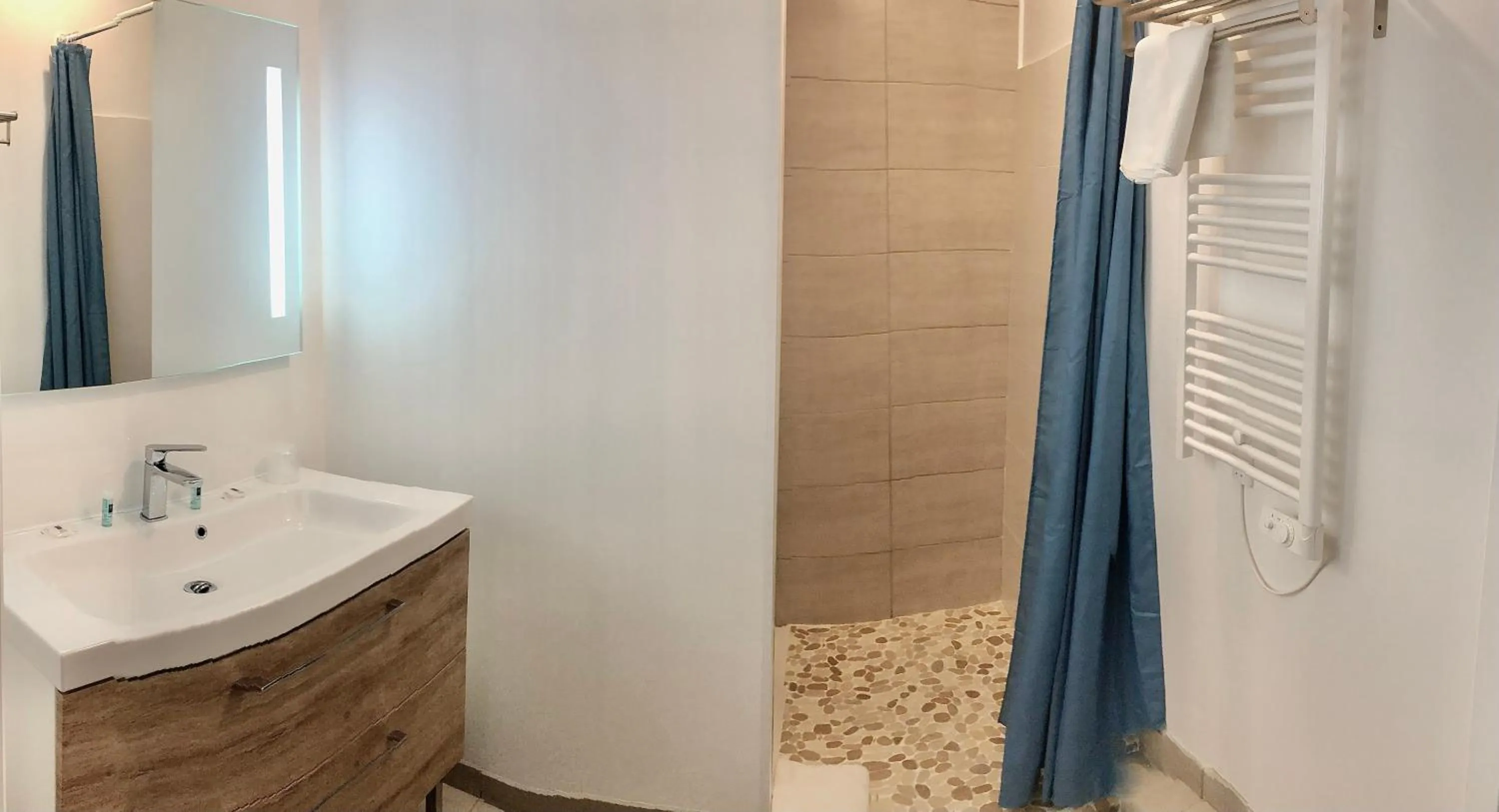 Bathroom in Lou Meinado, un concept "comme à l'hôtel"