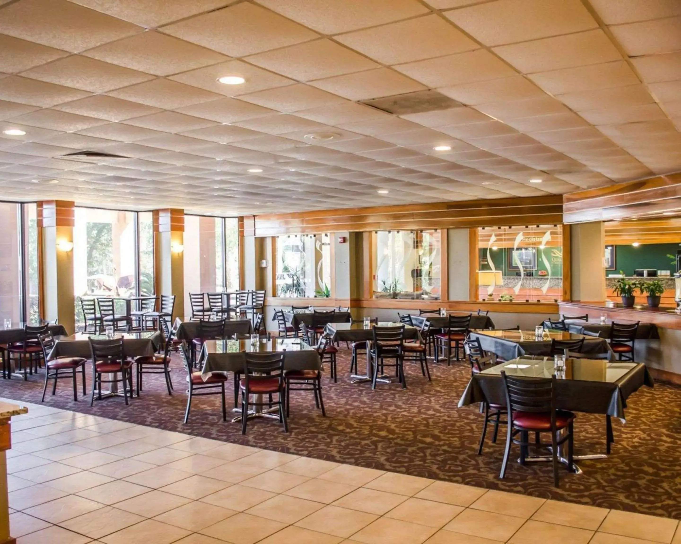 Restaurant/places to eat in Quality Inn & Suites Pensacola Bayview Restaurant/places to eat in Quality Inn & Suites Pensacola Bayview