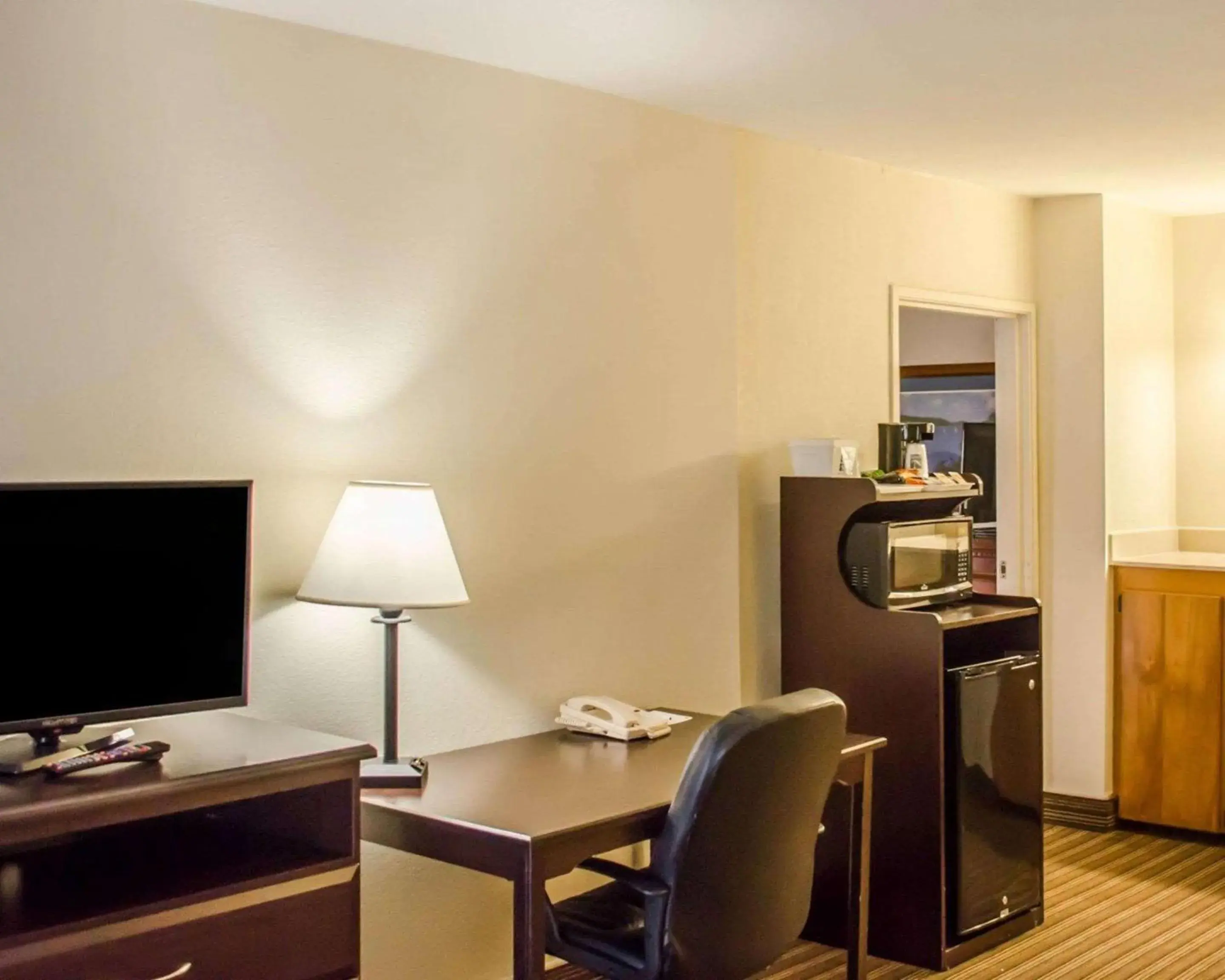 Suite with Two Double Beds with Sofa Bed - Non-smoking in Quality Inn & Suites Pensacola Bayview Suite with Two Double Beds with Sofa Bed - Non-smoking in Quality Inn & Suites Pensacola Bayview