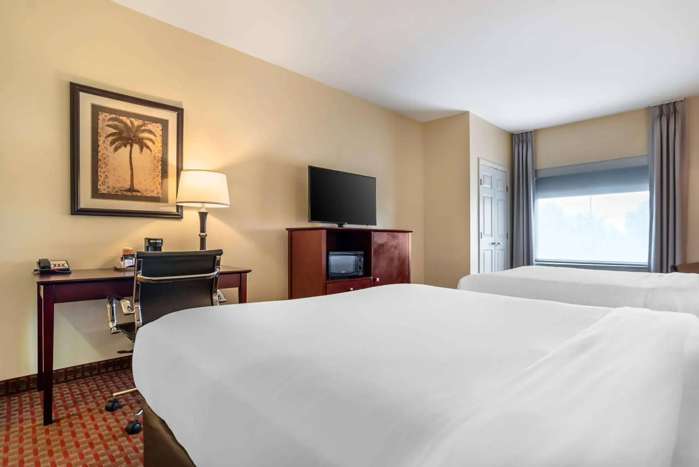 Bedroom, Bed in Comfort Inn & Suites Bedroom, Bed in Comfort Inn & Suites