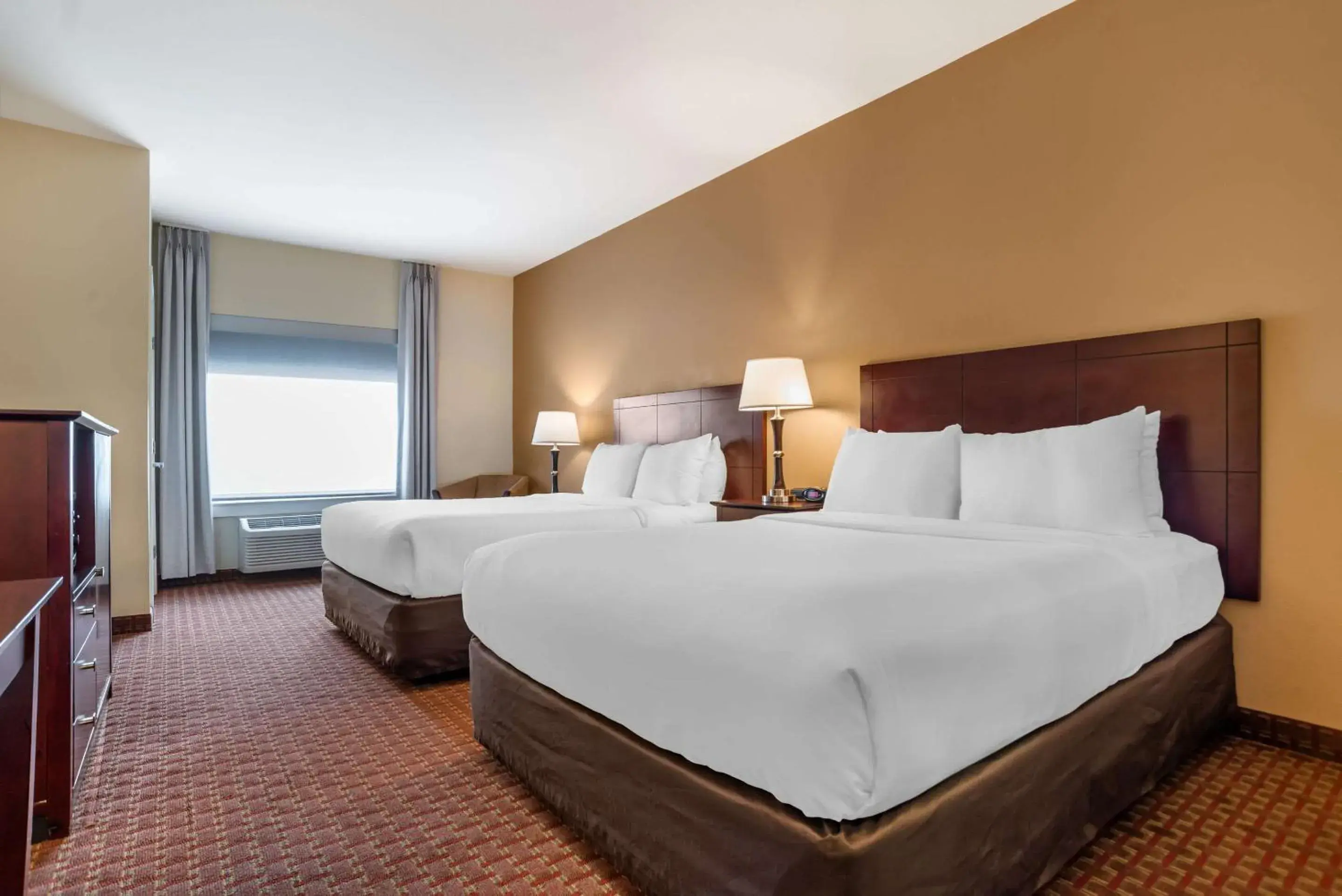 Bedroom, Bed in Comfort Inn & Suites Bedroom, Bed in Comfort Inn & Suites