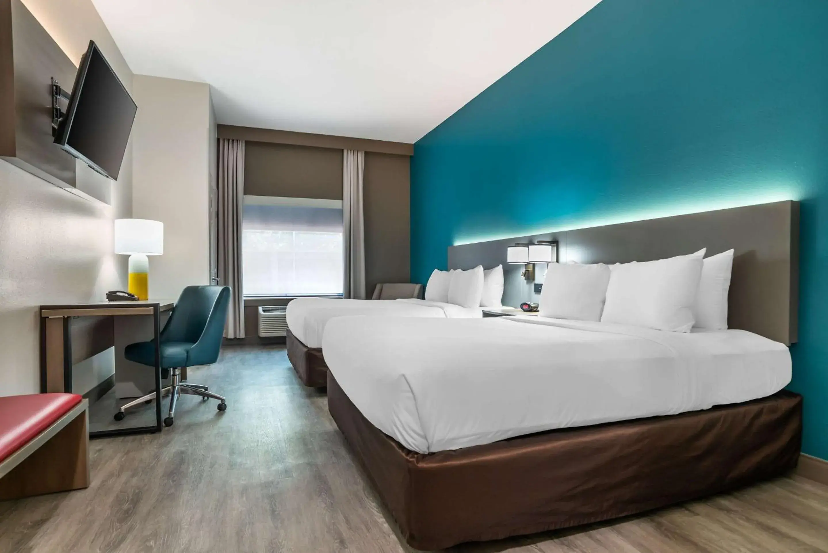 Bedroom, Bed in Comfort Inn & Suites Bedroom, Bed in Comfort Inn & Suites