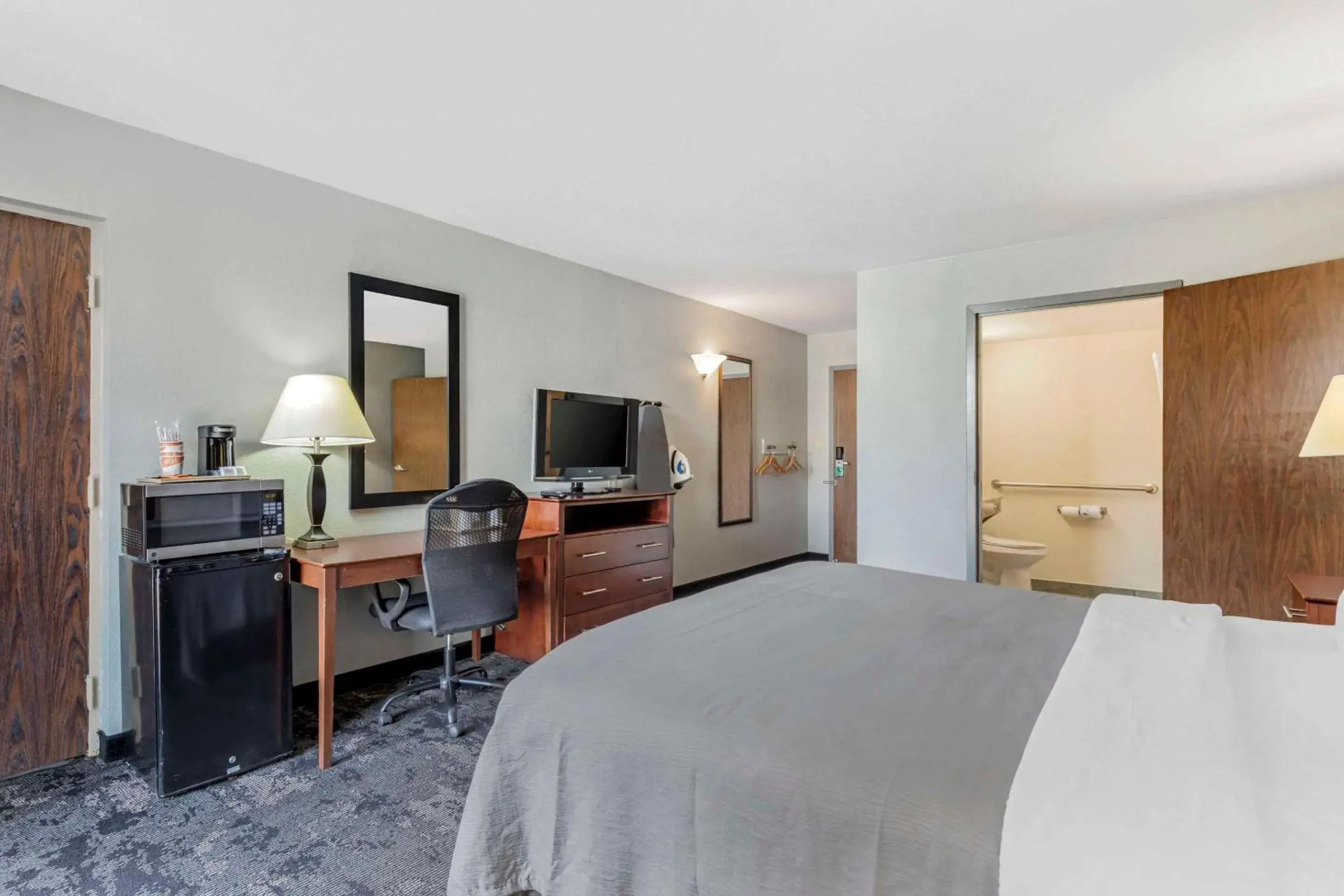 Bedroom, Bed in Quality Inn Downtown Stuart Bedroom, Bed in Quality Inn Downtown Stuart