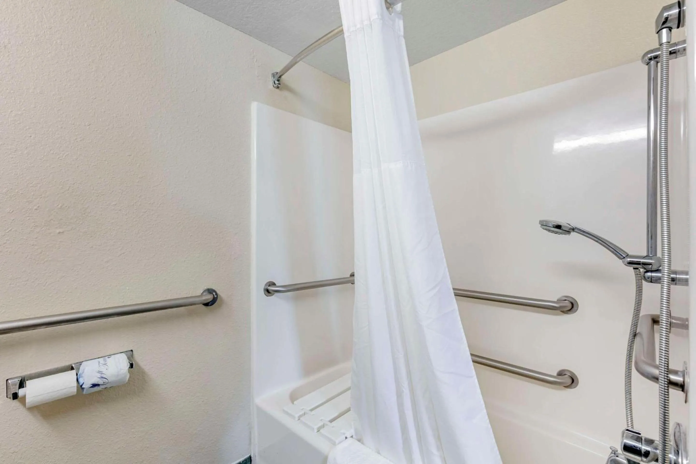 Bedroom in Quality Inn Downtown Stuart