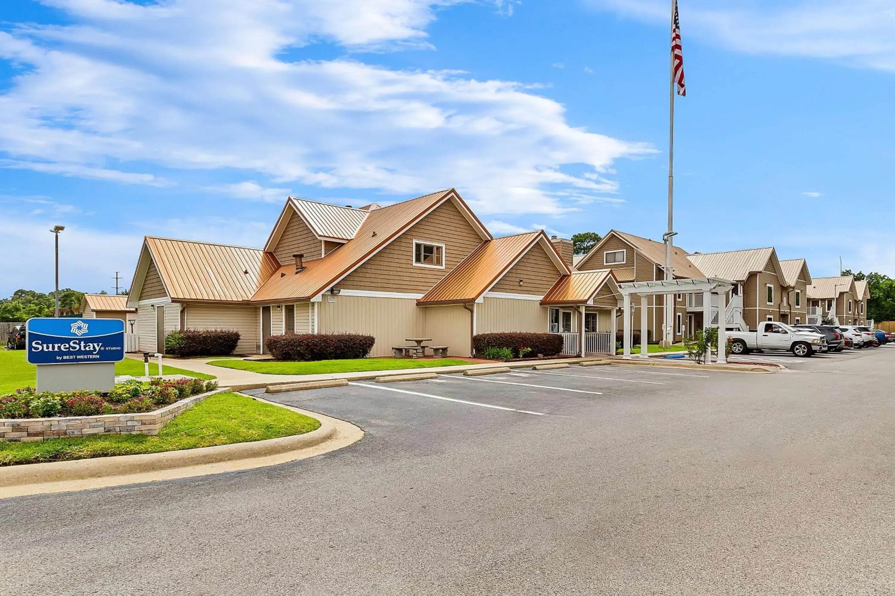 Property building in SureStay Studio by Best Western Pensacola Property building in SureStay Studio by Best Western Pensacola