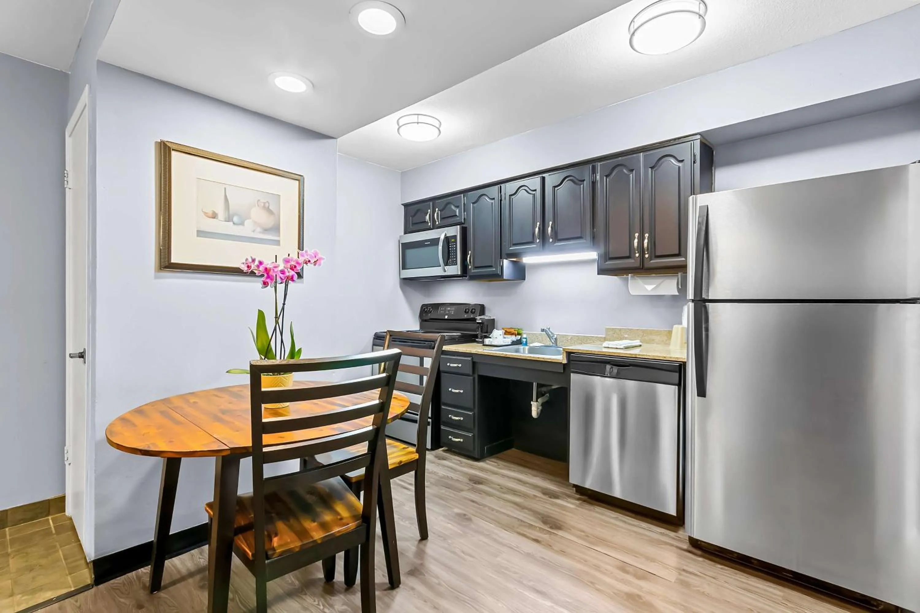 Kitchen or kitchenette in SureStay Studio by Best Western Pensacola