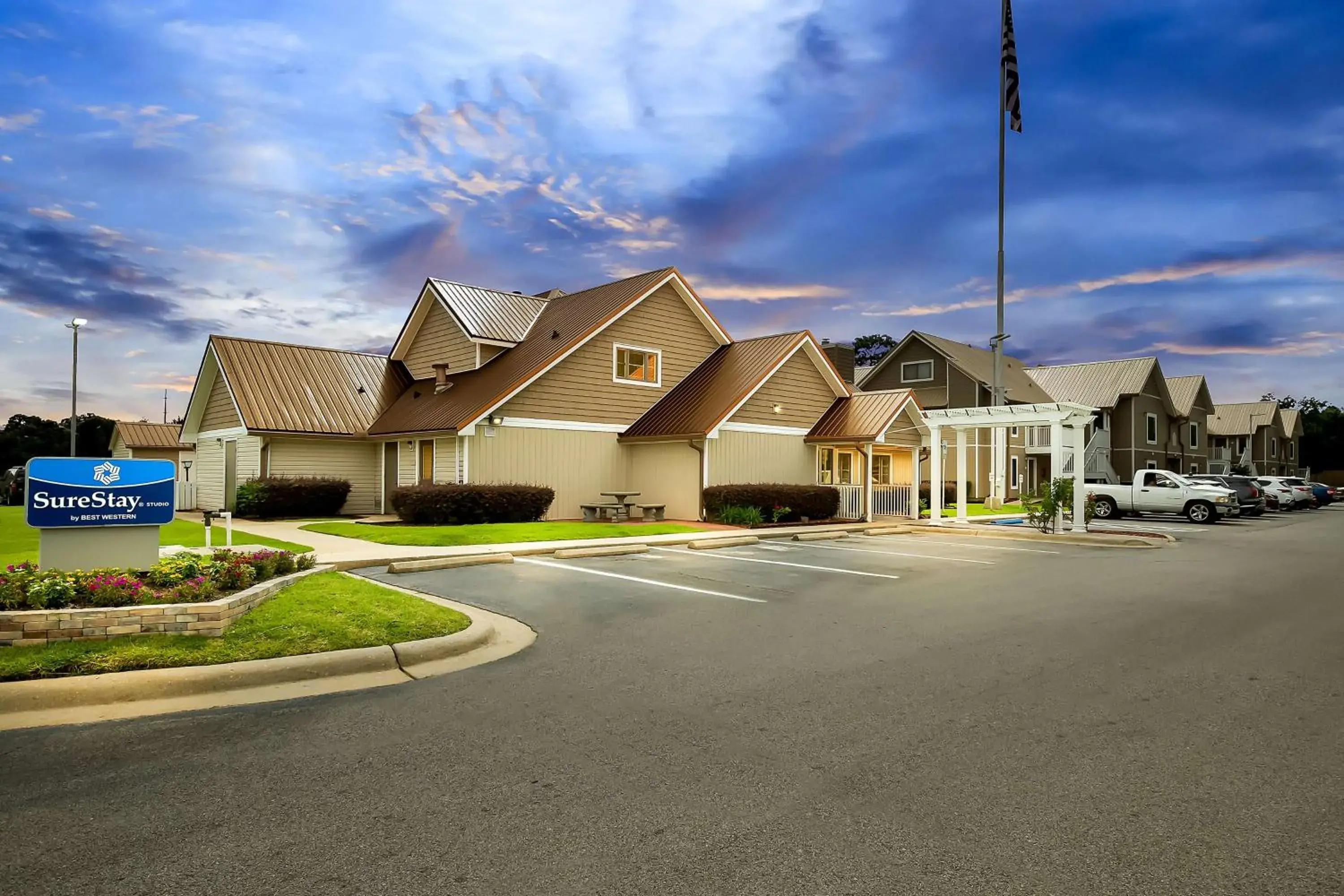 Property building in SureStay Studio by Best Western Pensacola Property building in SureStay Studio by Best Western Pensacola