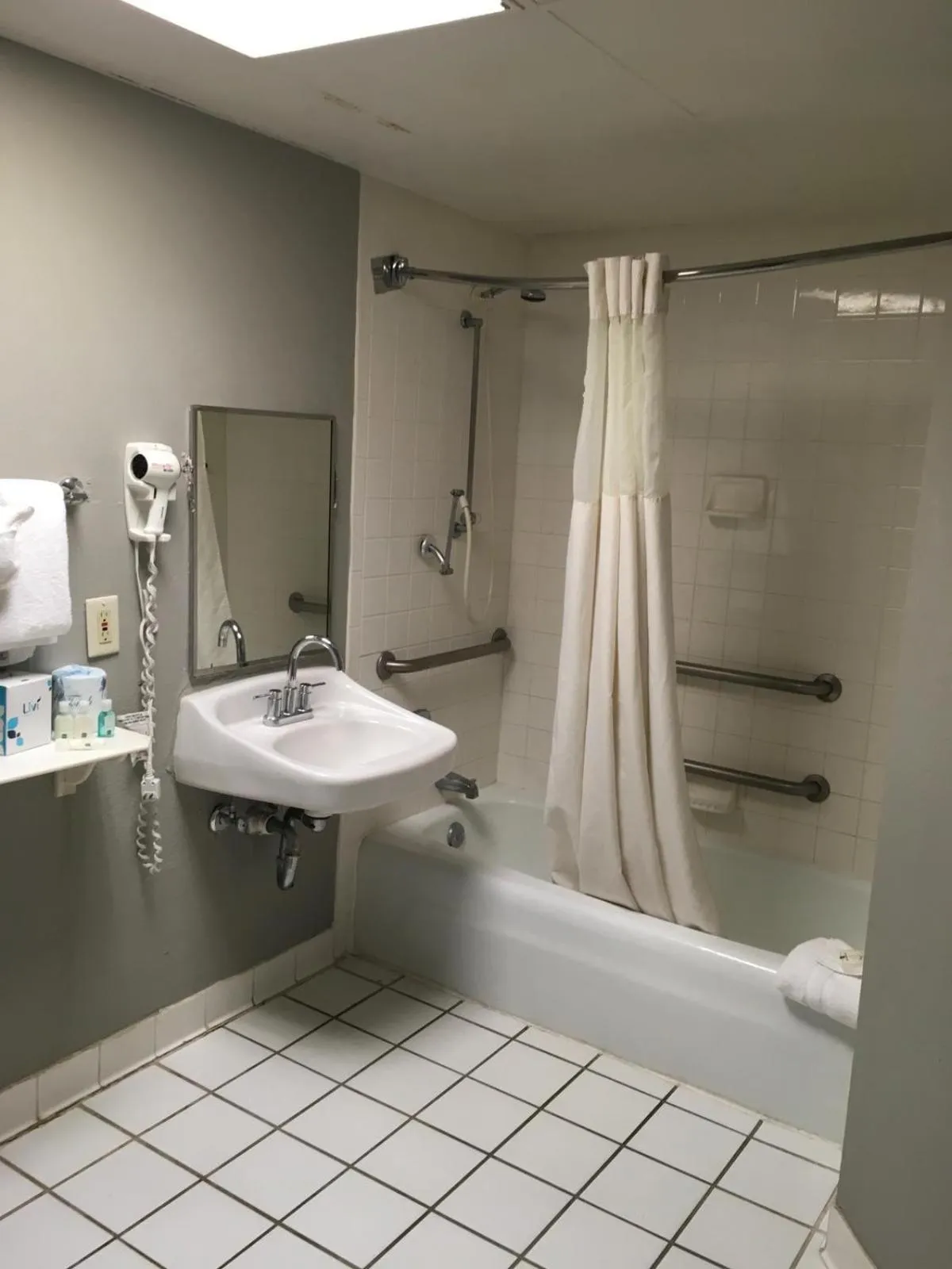 Bathroom in Quality Inn & Suites Winter Park Village Area