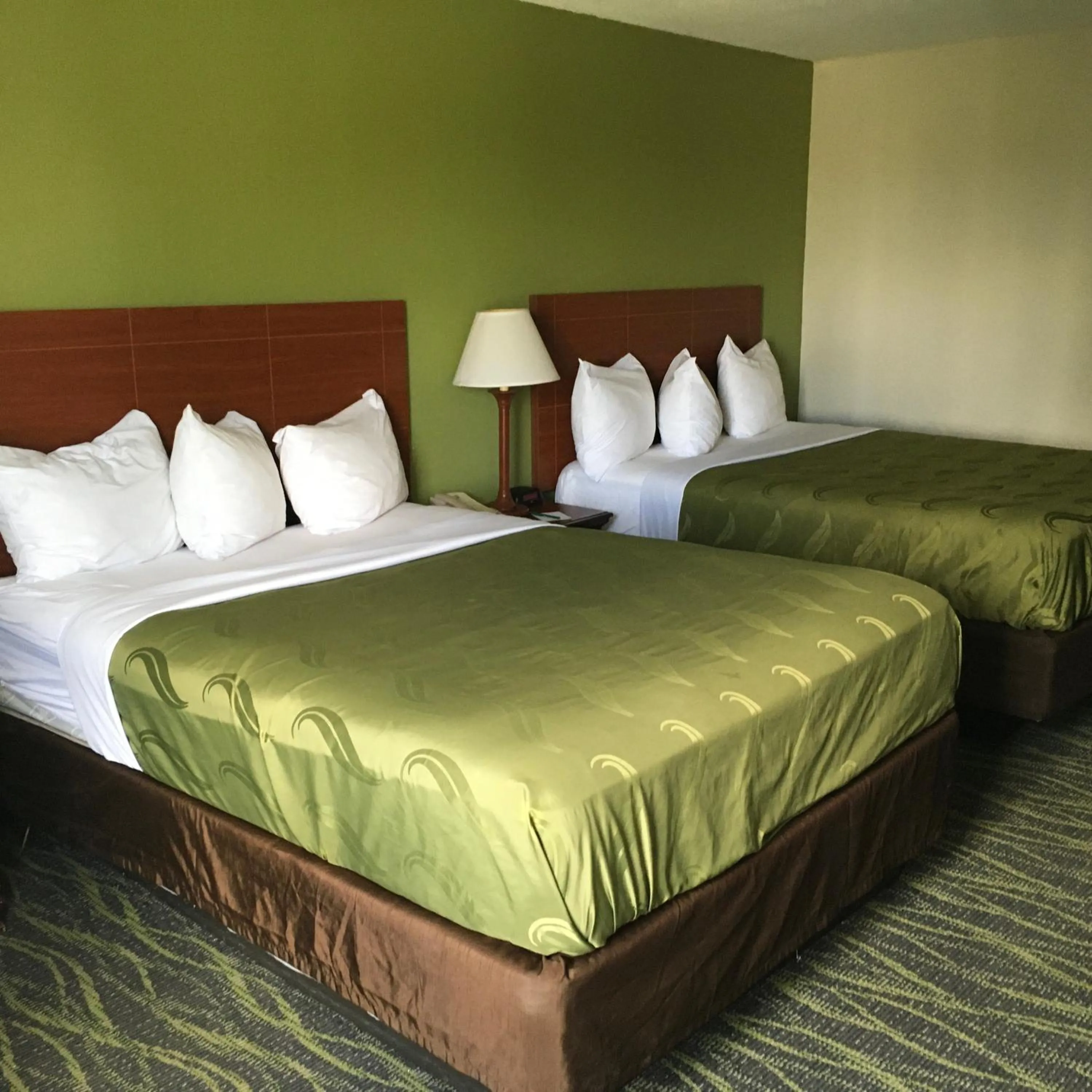 Bed in Quality Inn & Suites Winter Park Village Area