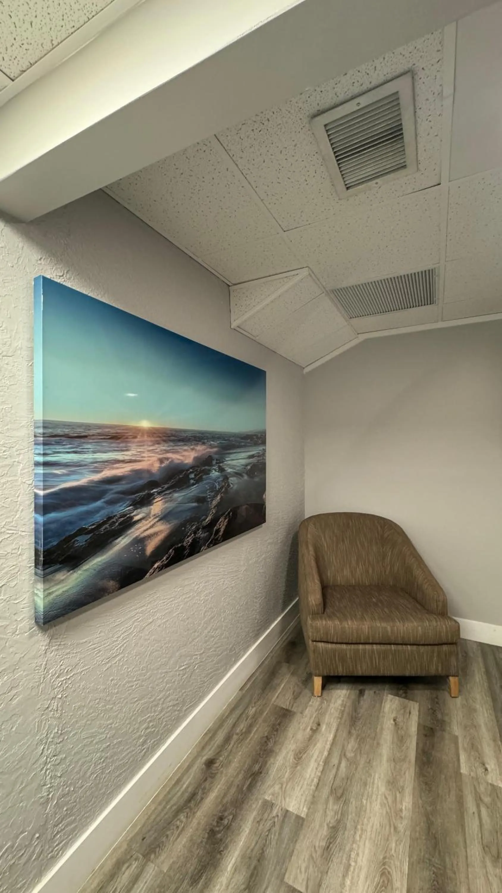 Living room in Clarion Pointe Tampa-Brandon Near Fairgrounds and Casino