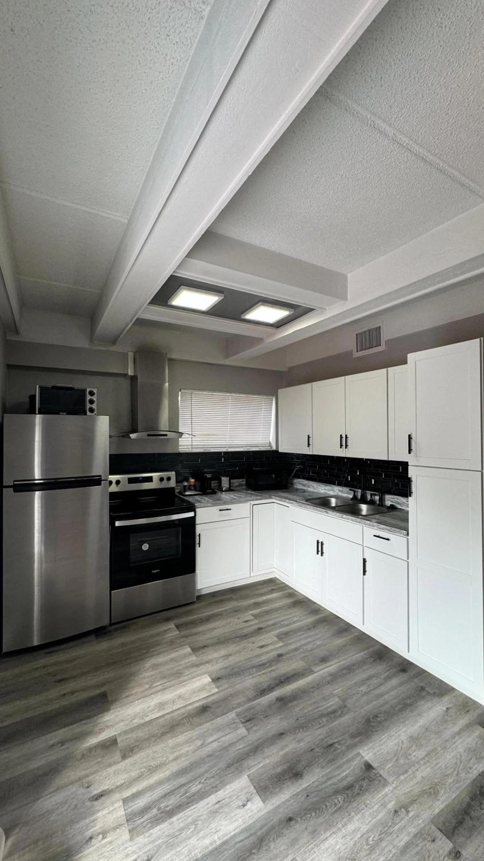 kitchen in Clarion Pointe Tampa-Brandon Near Fairgrounds and Casino