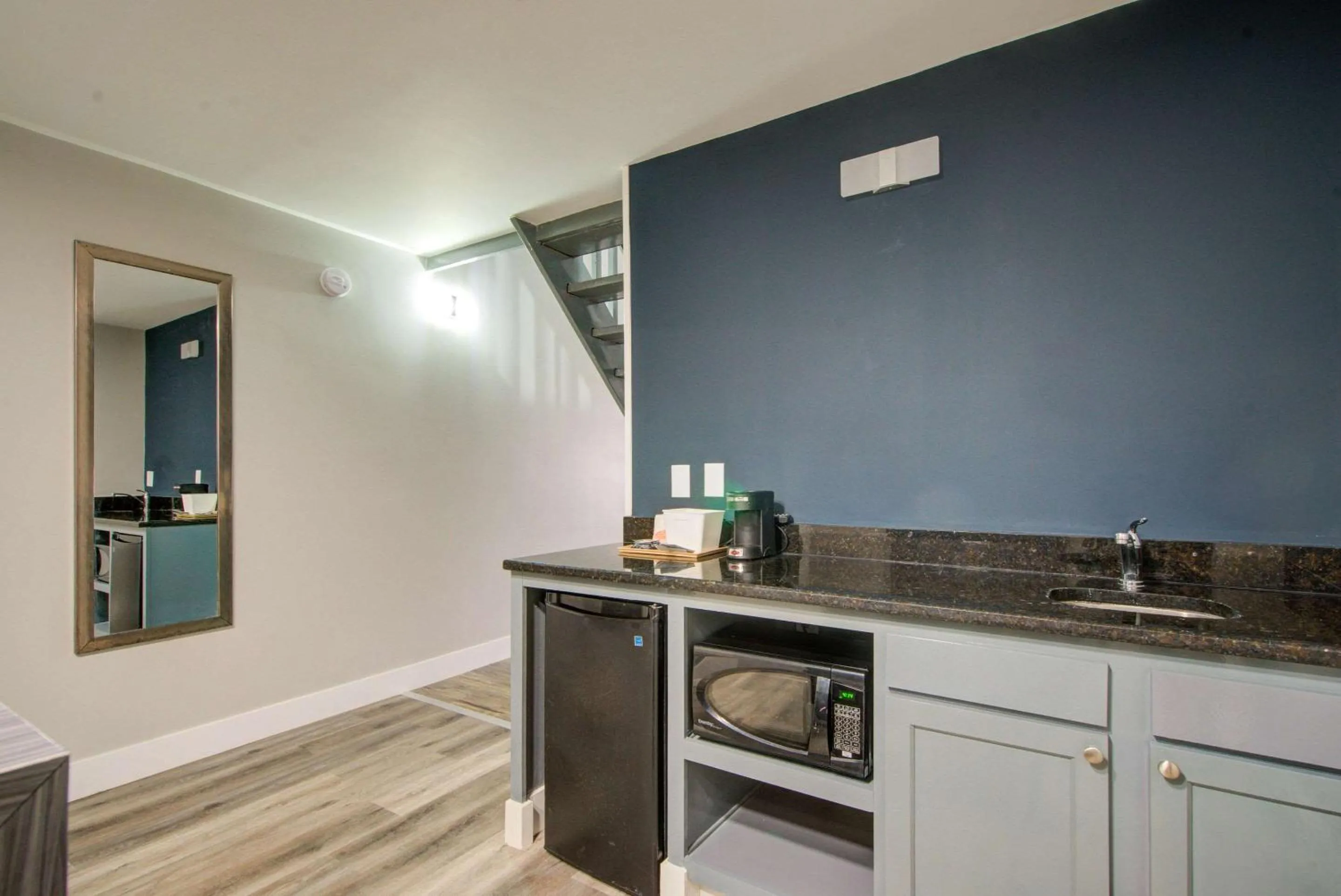 Bedroom in Clarion Pointe Tampa-Brandon Near Fairgrounds and Casino