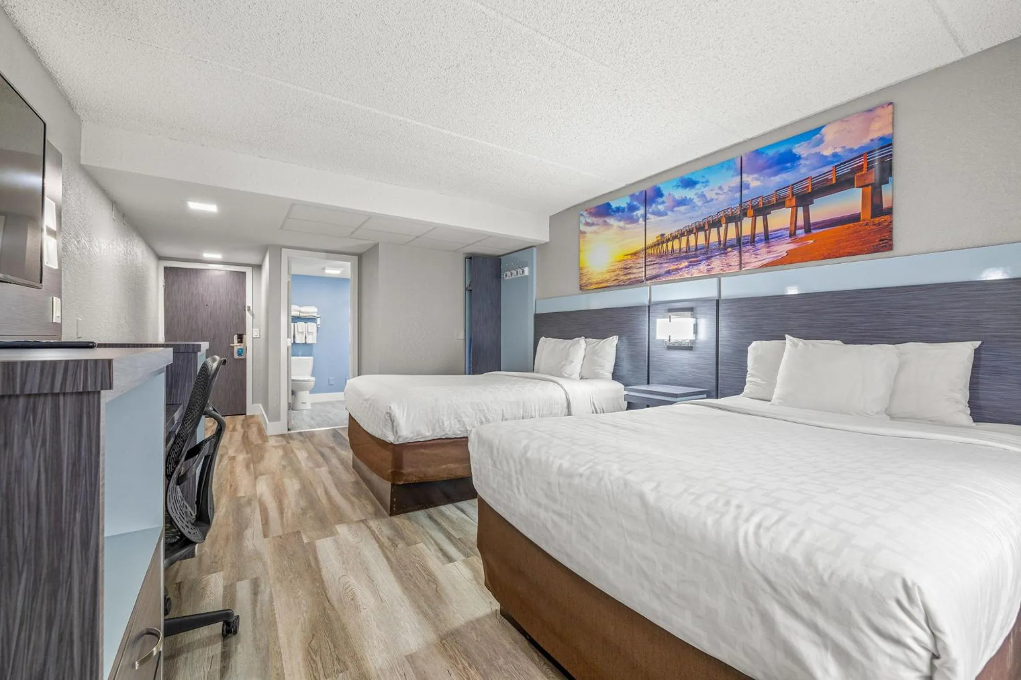 Bedroom, Bed in Clarion Pointe Tampa-Brandon Near Fairgrounds and Casino