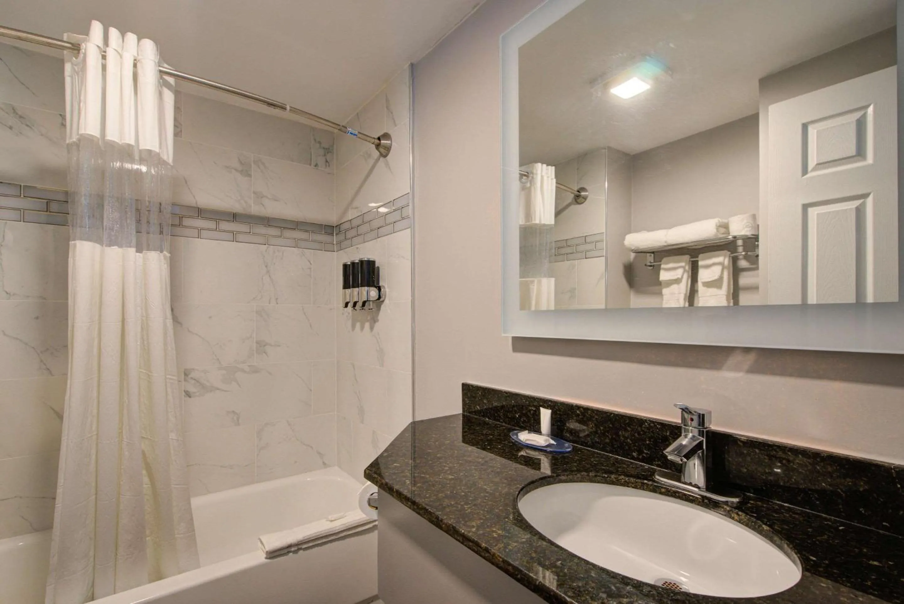 Bedroom in Clarion Pointe Tampa-Brandon Near Fairgrounds and Casino