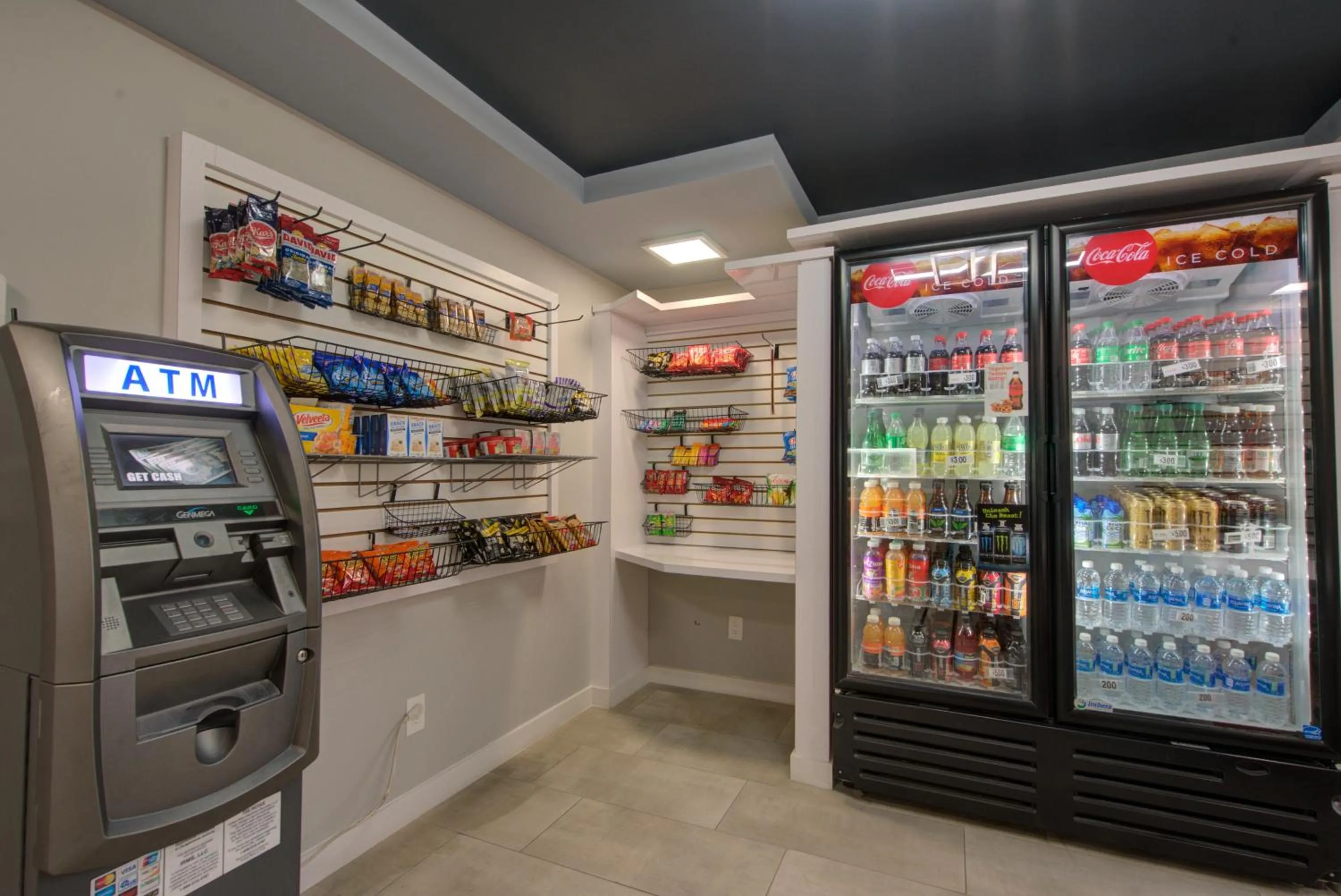 Food and drinks in Clarion Pointe Tampa-Brandon Near Fairgrounds and Casino