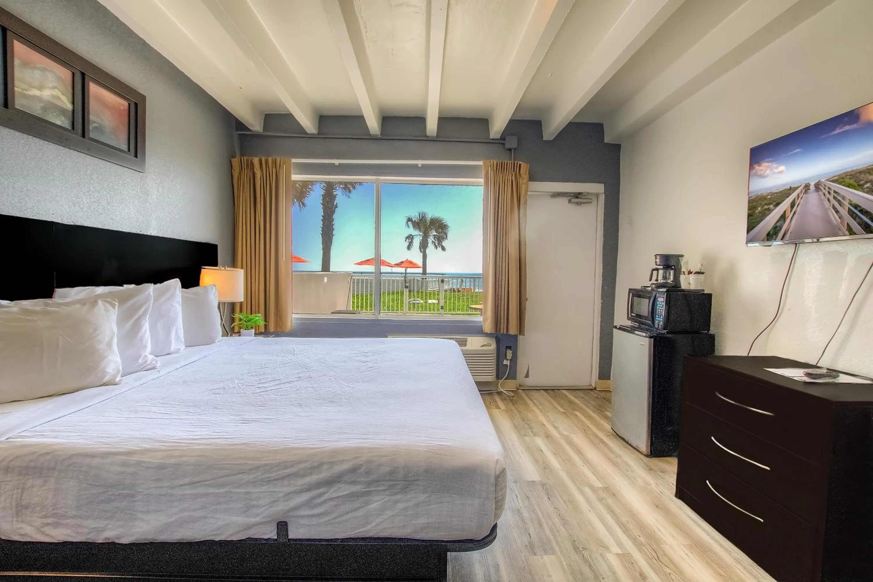 King Room with Sea View in Beach House Inn